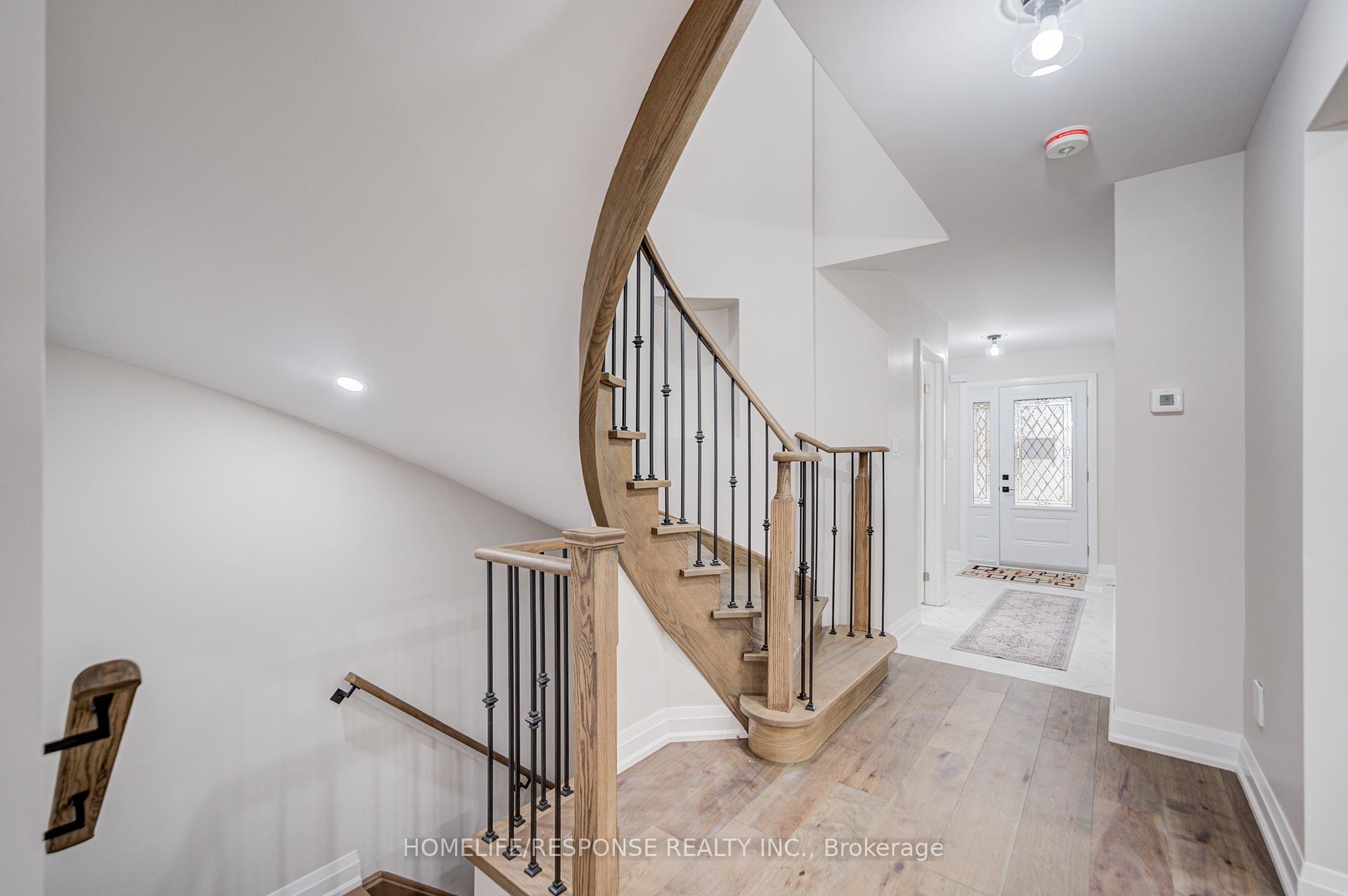 Photo 7 of 49 Kale Crescent, Vaughan, Maple — HOMEH