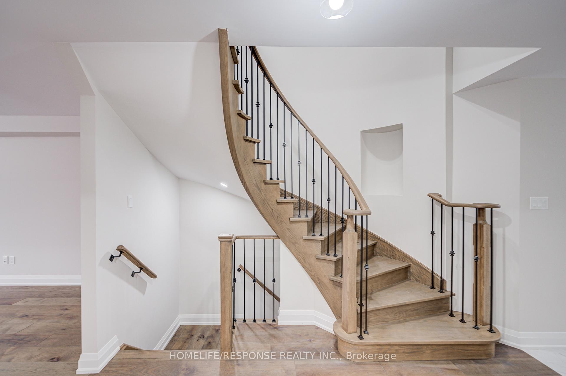 Photo 8 of 49 Kale Crescent, Vaughan, Maple — HOMEH
