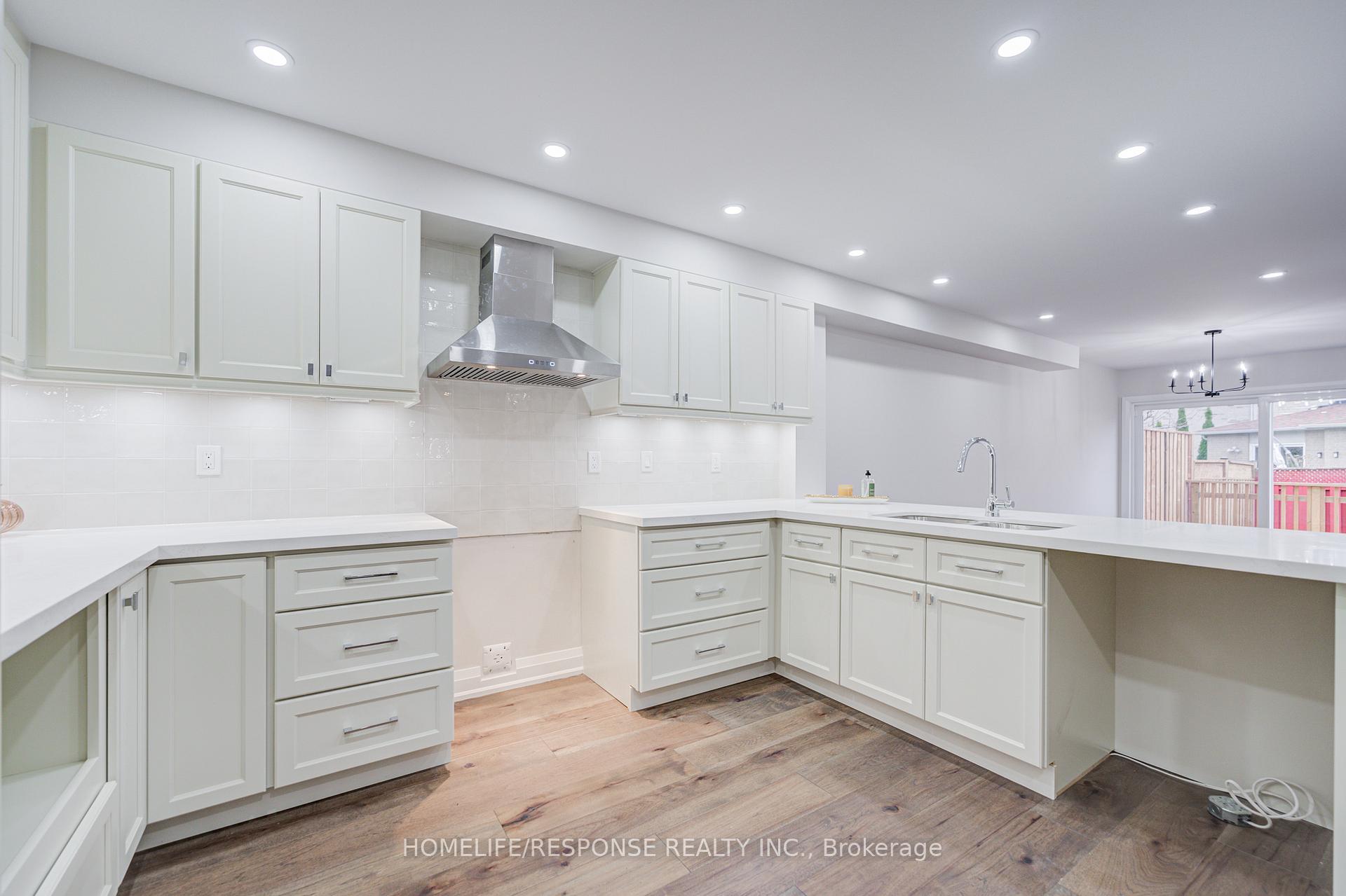 Photo 9 of 49 Kale Crescent, Vaughan, Maple — HOMEH