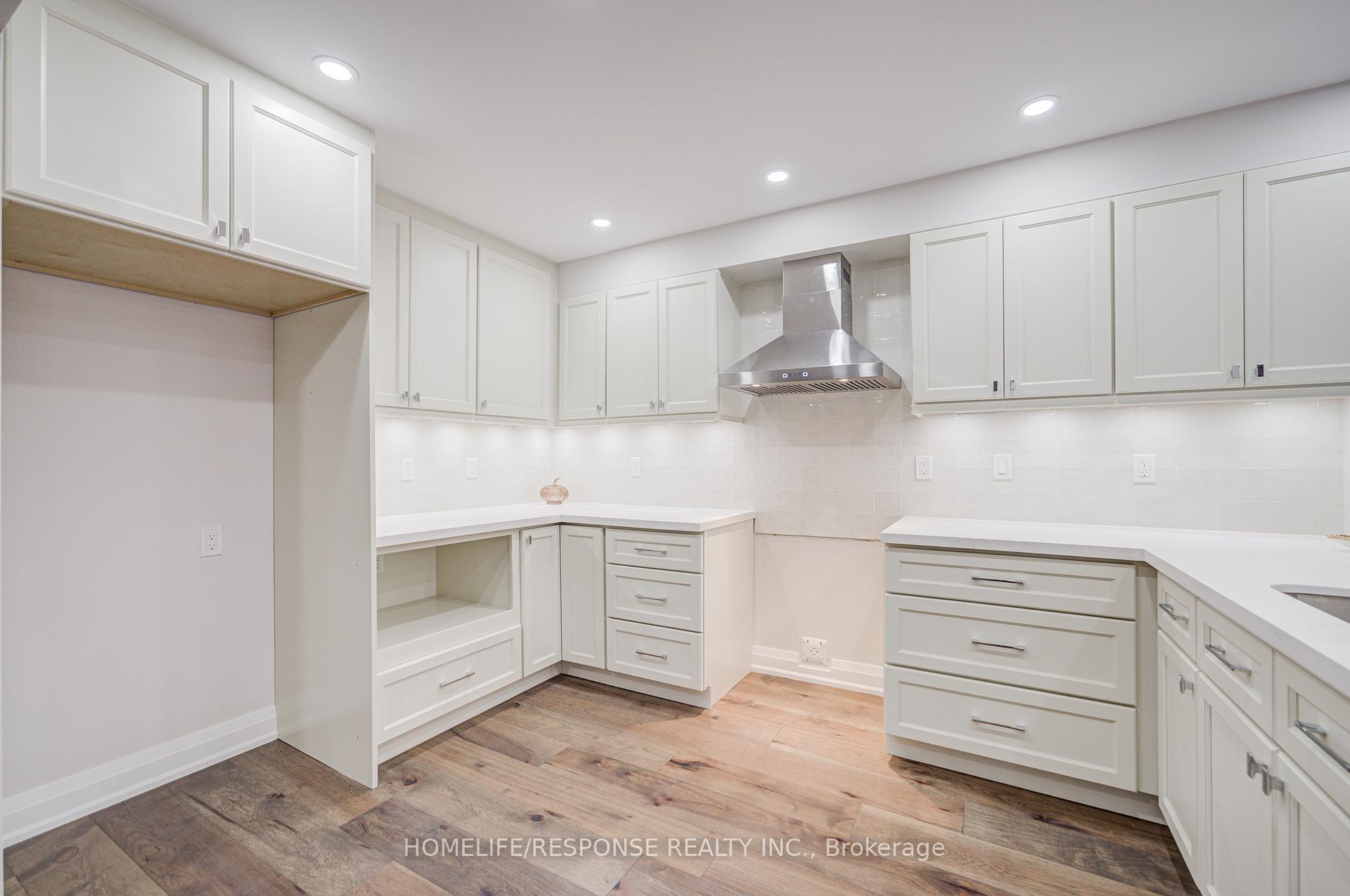 Photo 10 of 49 Kale Crescent, Vaughan, Maple — HOMEH