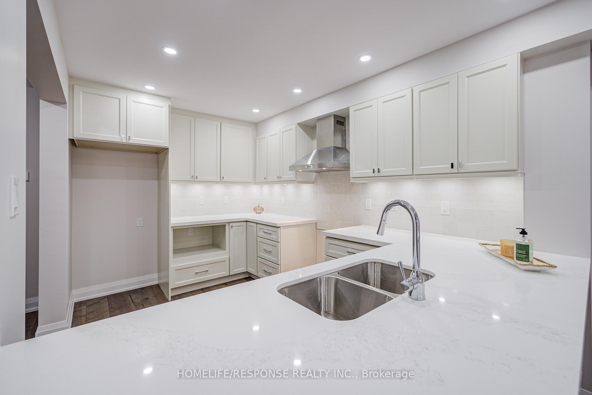 Photo 12 of 49 Kale Crescent, Vaughan, Maple — HOMEH