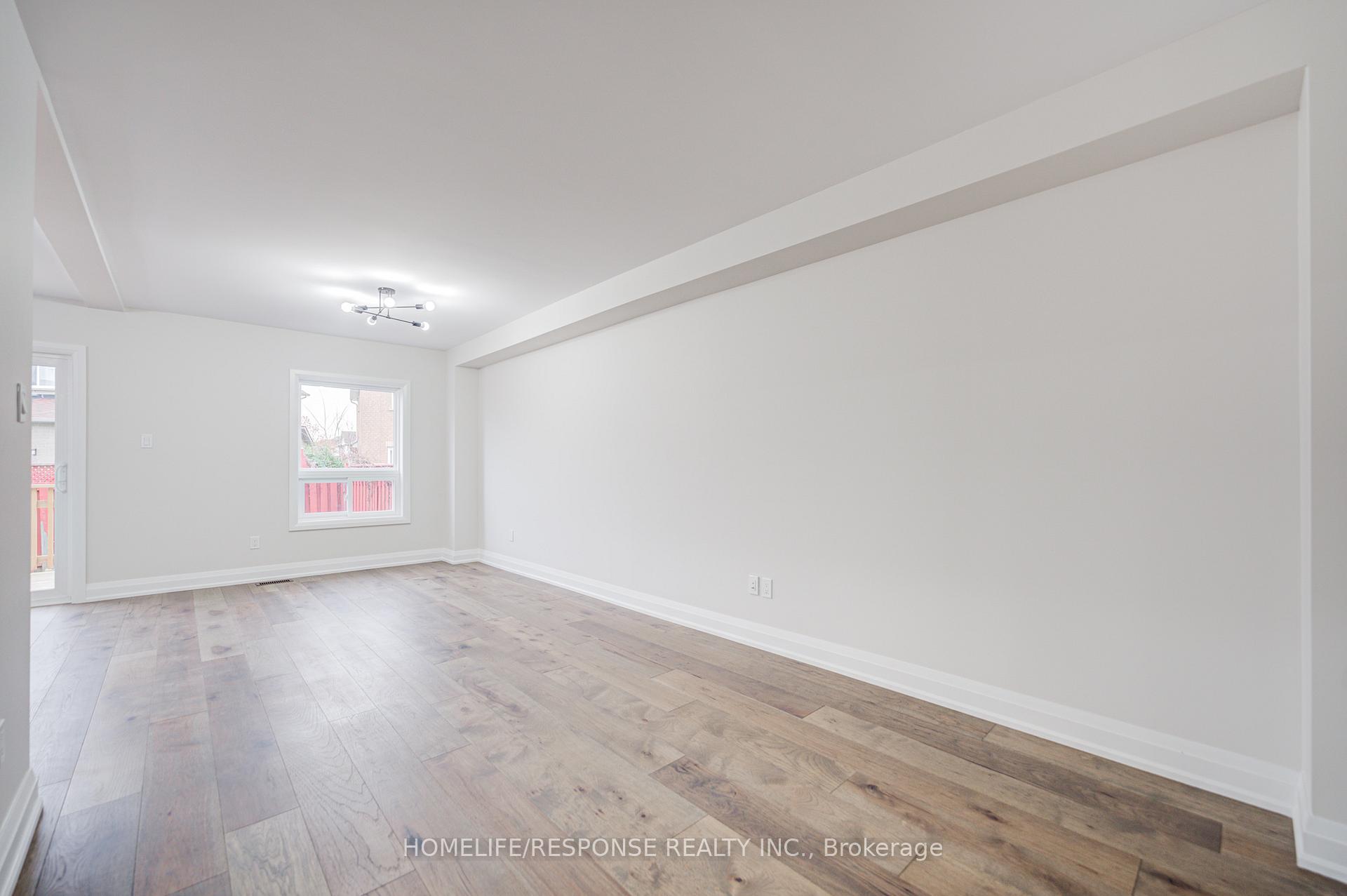 Photo 13 of 49 Kale Crescent, Vaughan, Maple — HOMEH