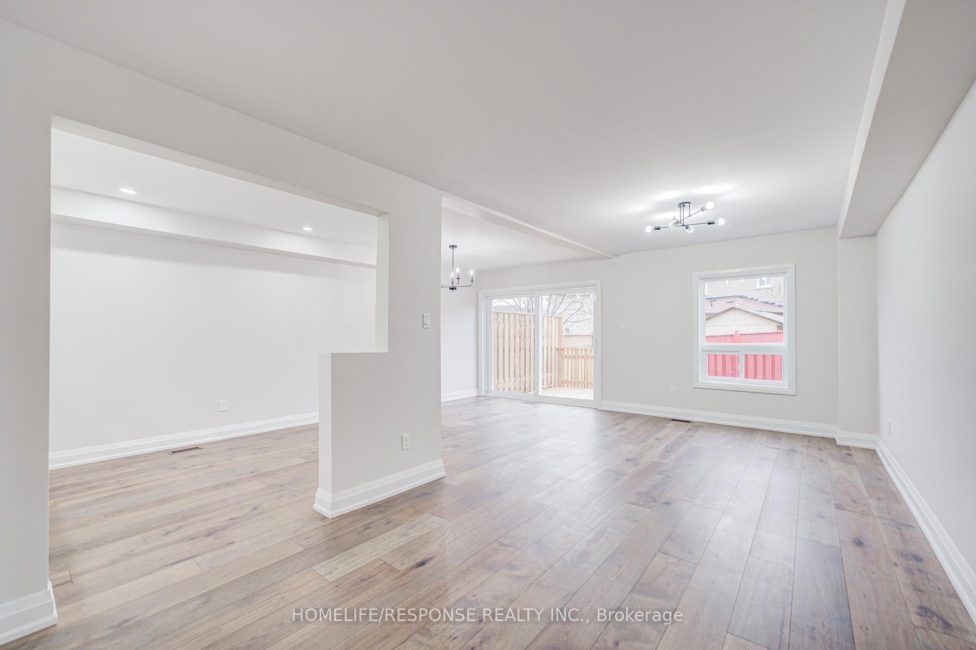 Photo 15 of 49 Kale Crescent, Vaughan, Maple — HOMEH