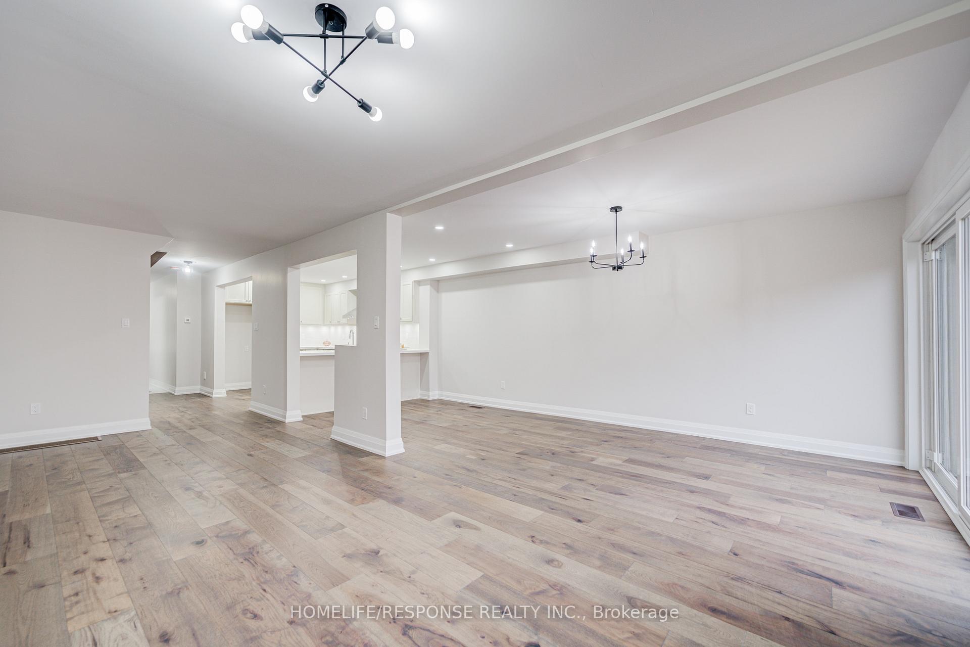 Photo 16 of 49 Kale Crescent, Vaughan, Maple — HOMEH