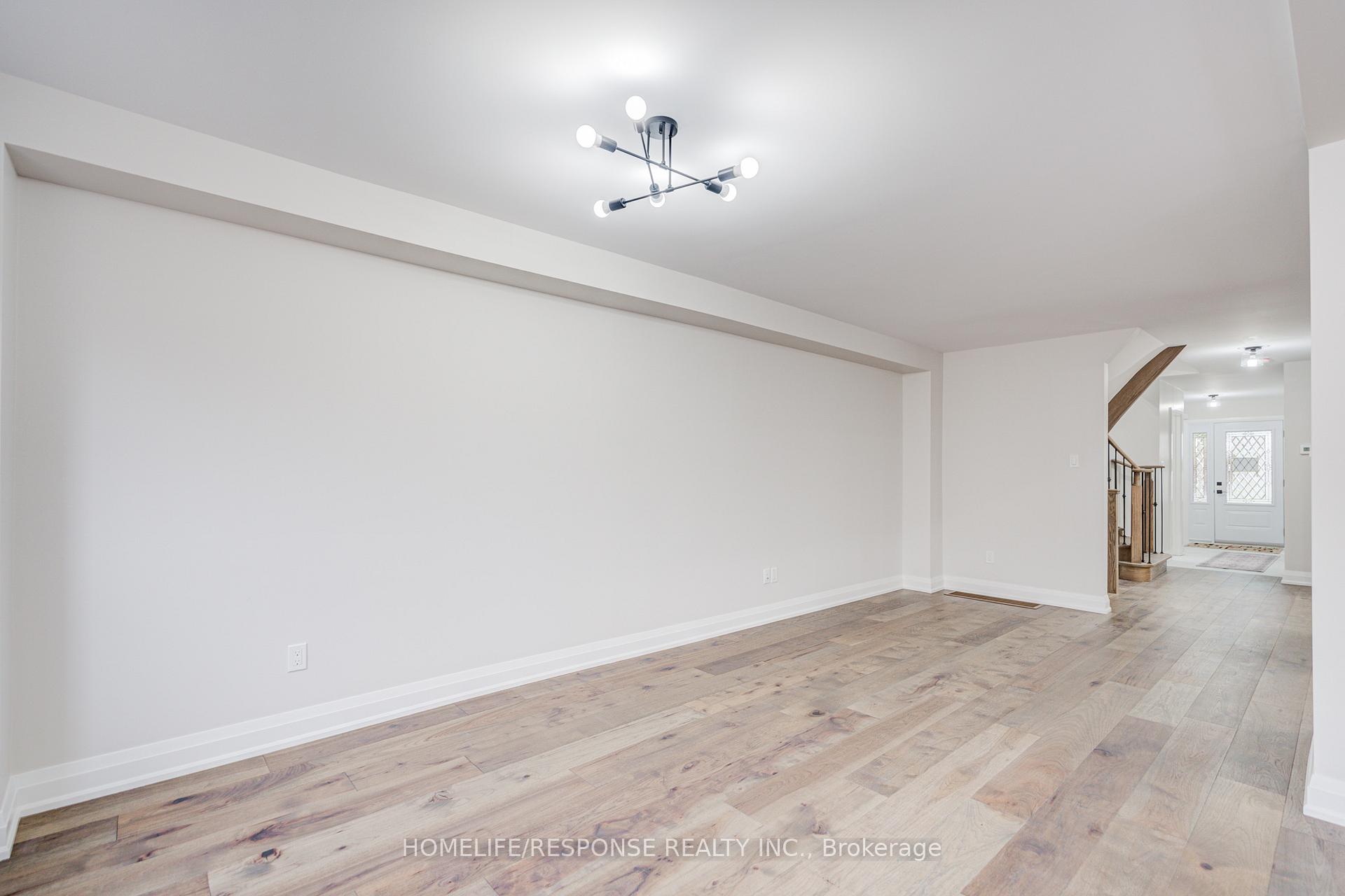 Photo 17 of 49 Kale Crescent, Vaughan, Maple — HOMEH