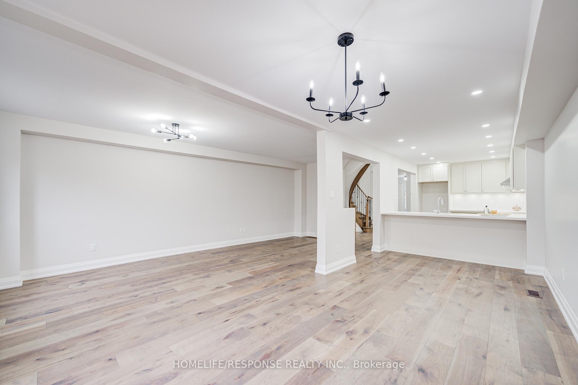 Photo 18 of 49 Kale Crescent, Vaughan, Maple — HOMEH