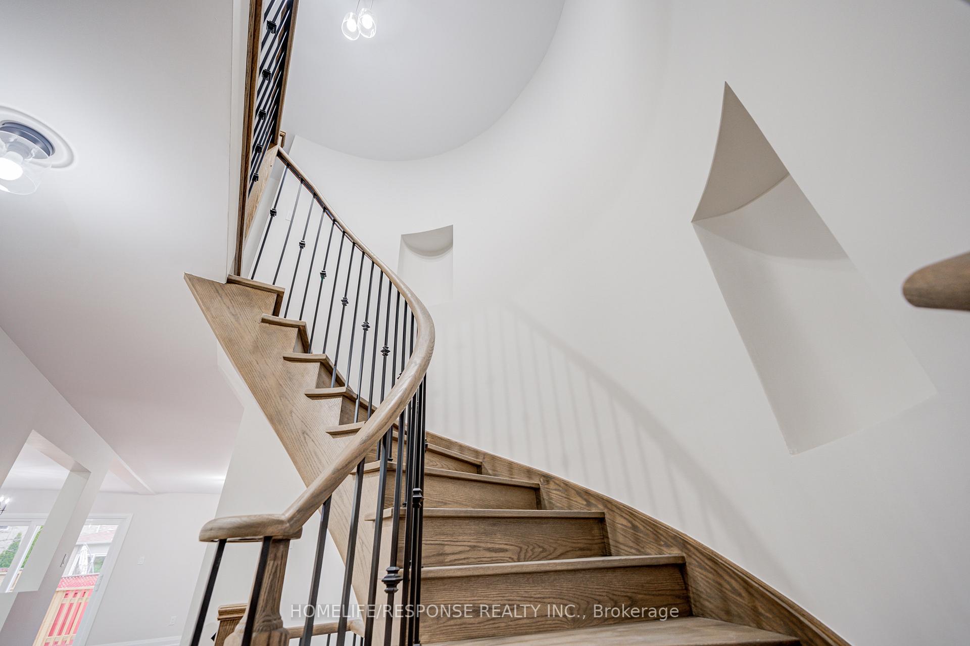 Photo 19 of 49 Kale Crescent, Vaughan, Maple — HOMEH