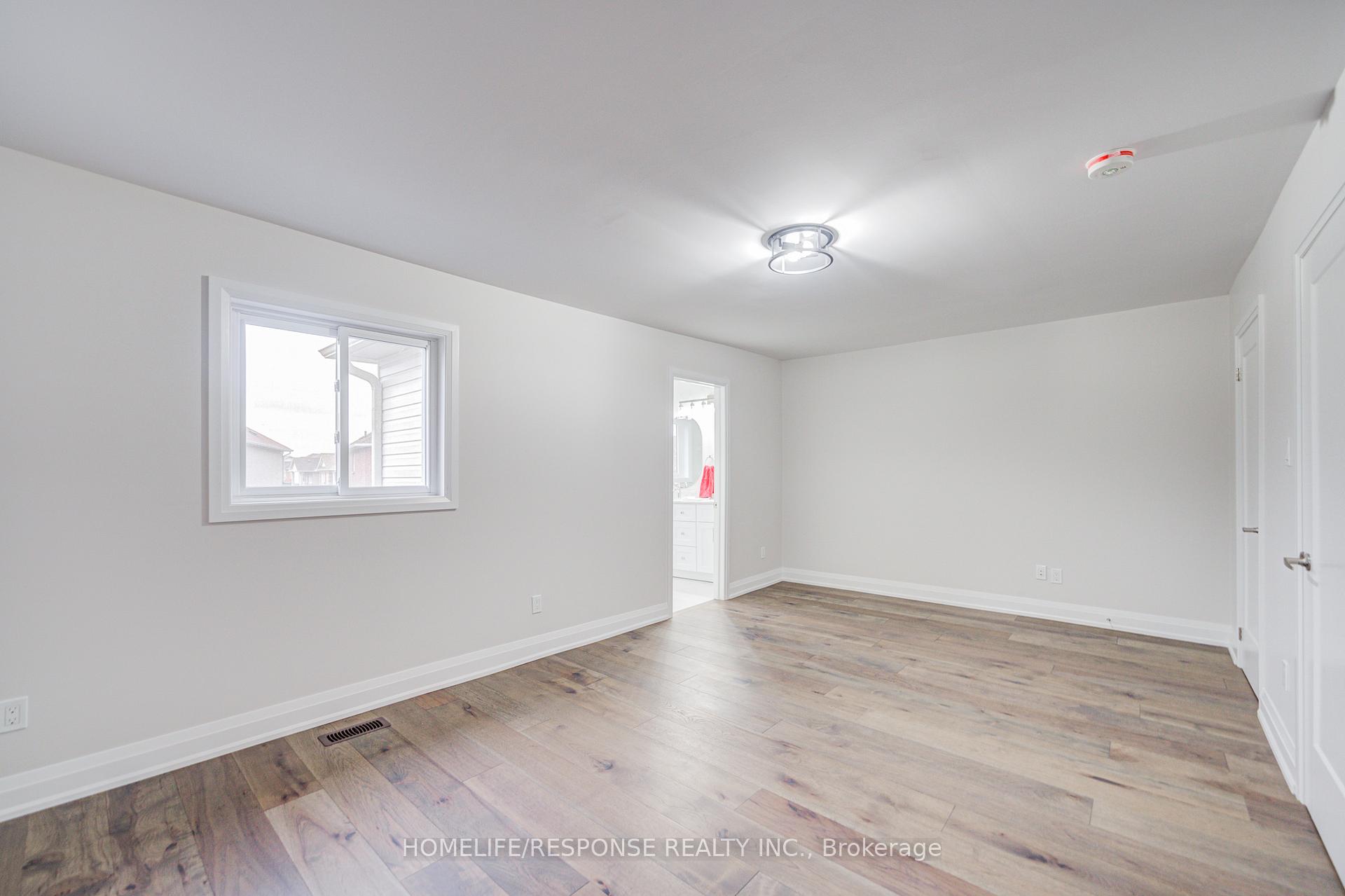 Photo 24 of 49 Kale Crescent, Vaughan, Maple — HOMEH