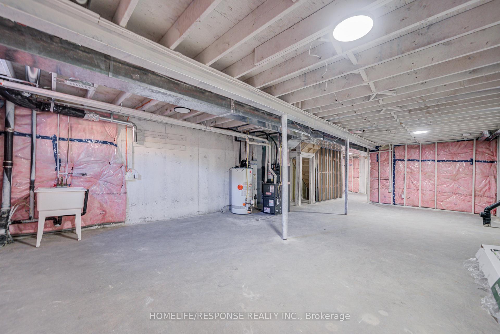 Photo 34 of 49 Kale Crescent, Vaughan, Maple — HOMEH