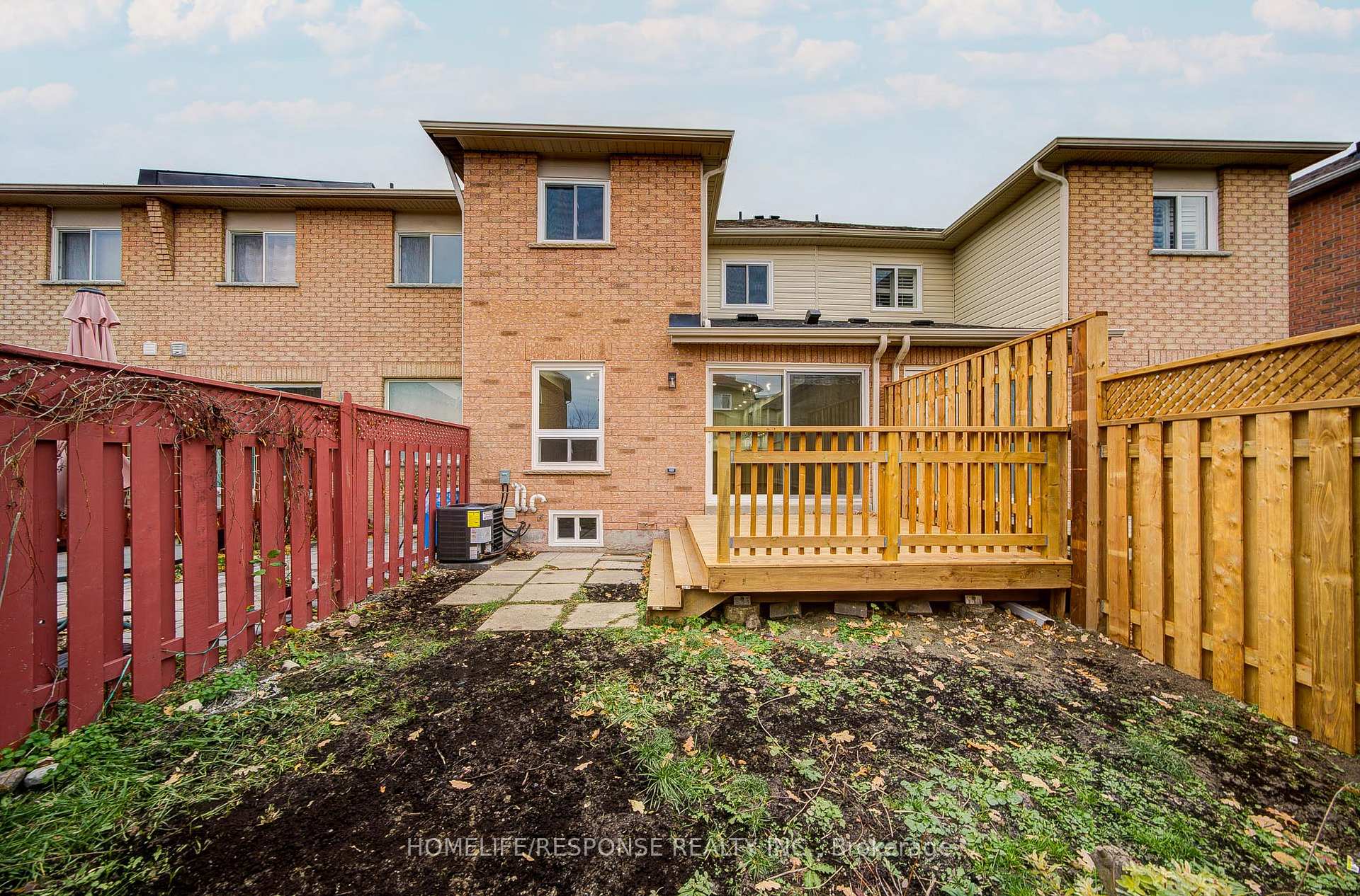 Photo 37 of 49 Kale Crescent, Vaughan, Maple — HOMEH