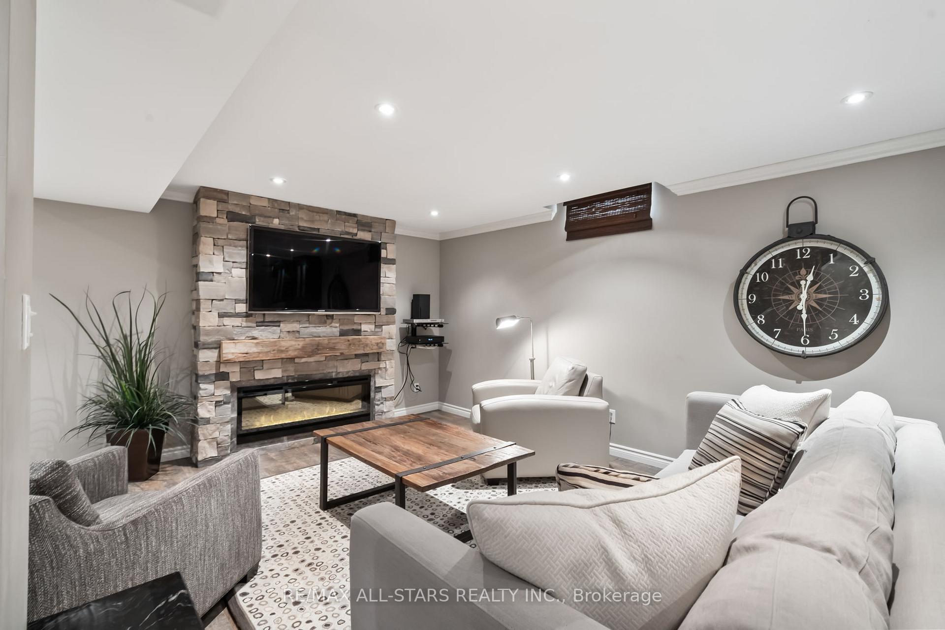Photo 30 of 13 Harman Court, Uxbridge — HOMEH