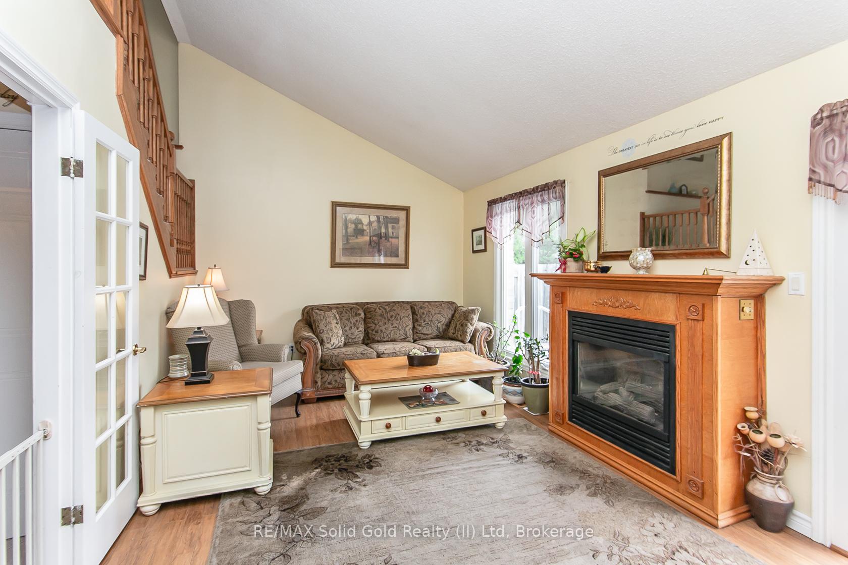 Photo 18 of 586 Drummerhill Crescent, Waterloo — HOMEH