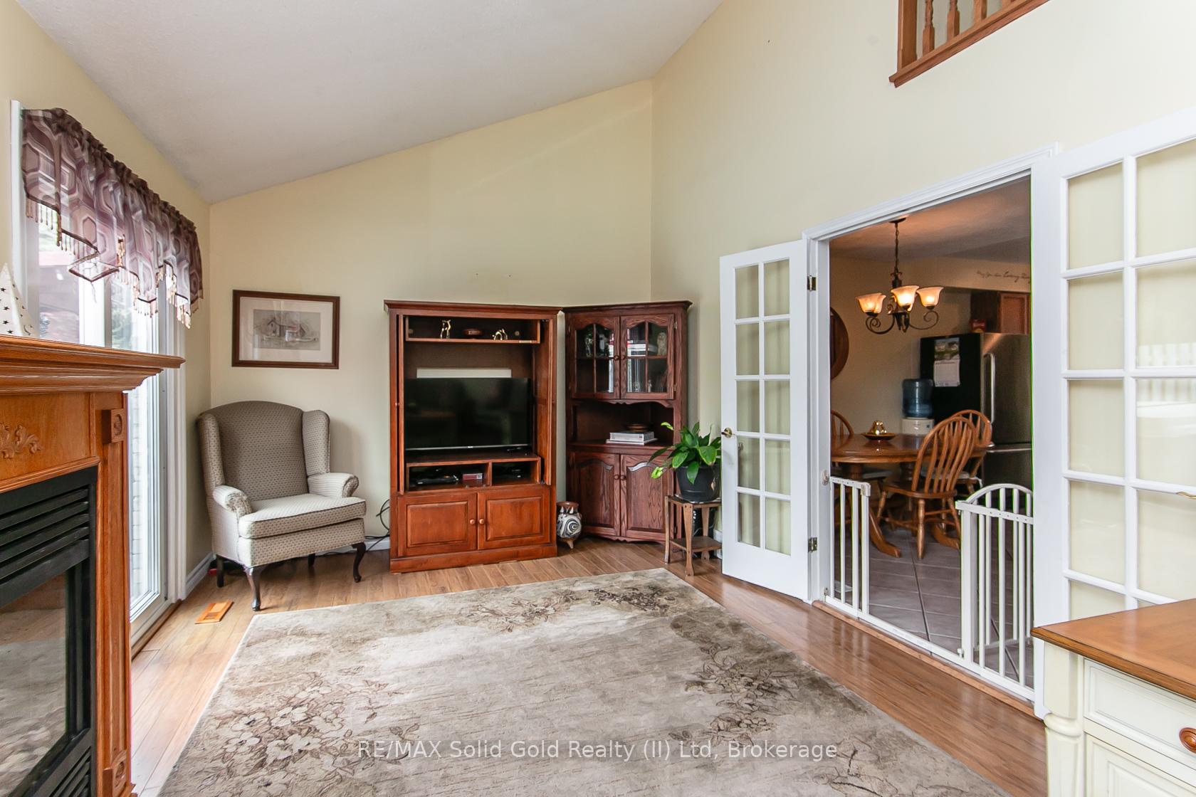 Photo 22 of 586 Drummerhill Crescent, Waterloo — HOMEH