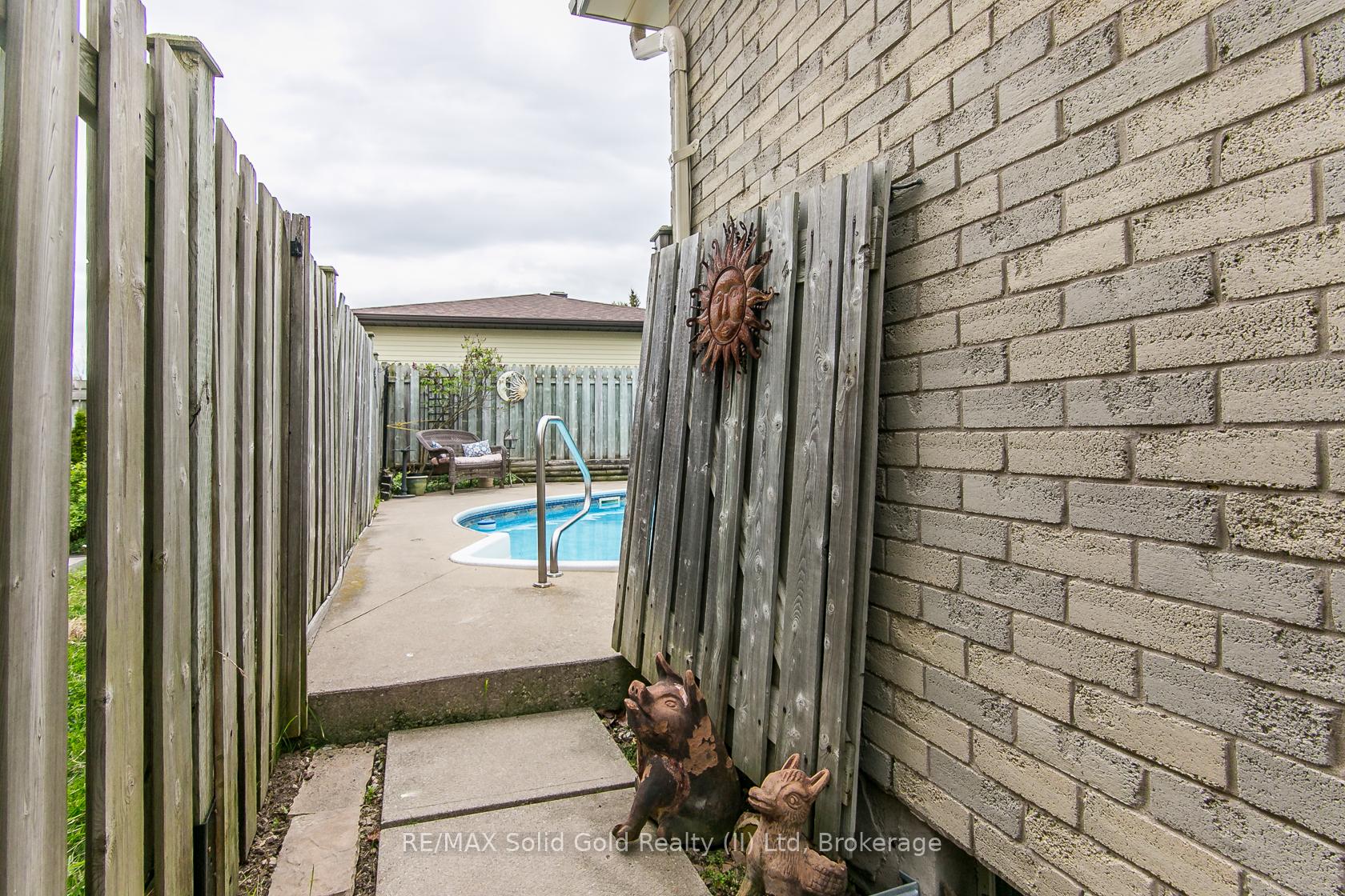 Photo 48 of 586 Drummerhill Crescent, Waterloo — HOMEH