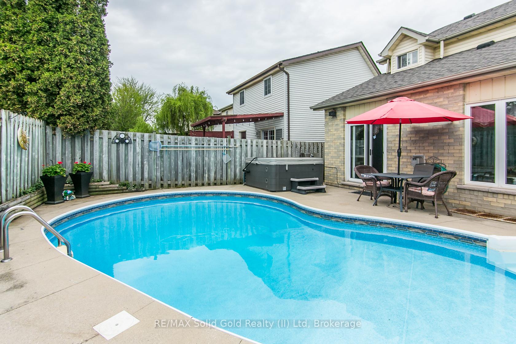 Photo 50 of 586 Drummerhill Crescent, Waterloo — HOMEH