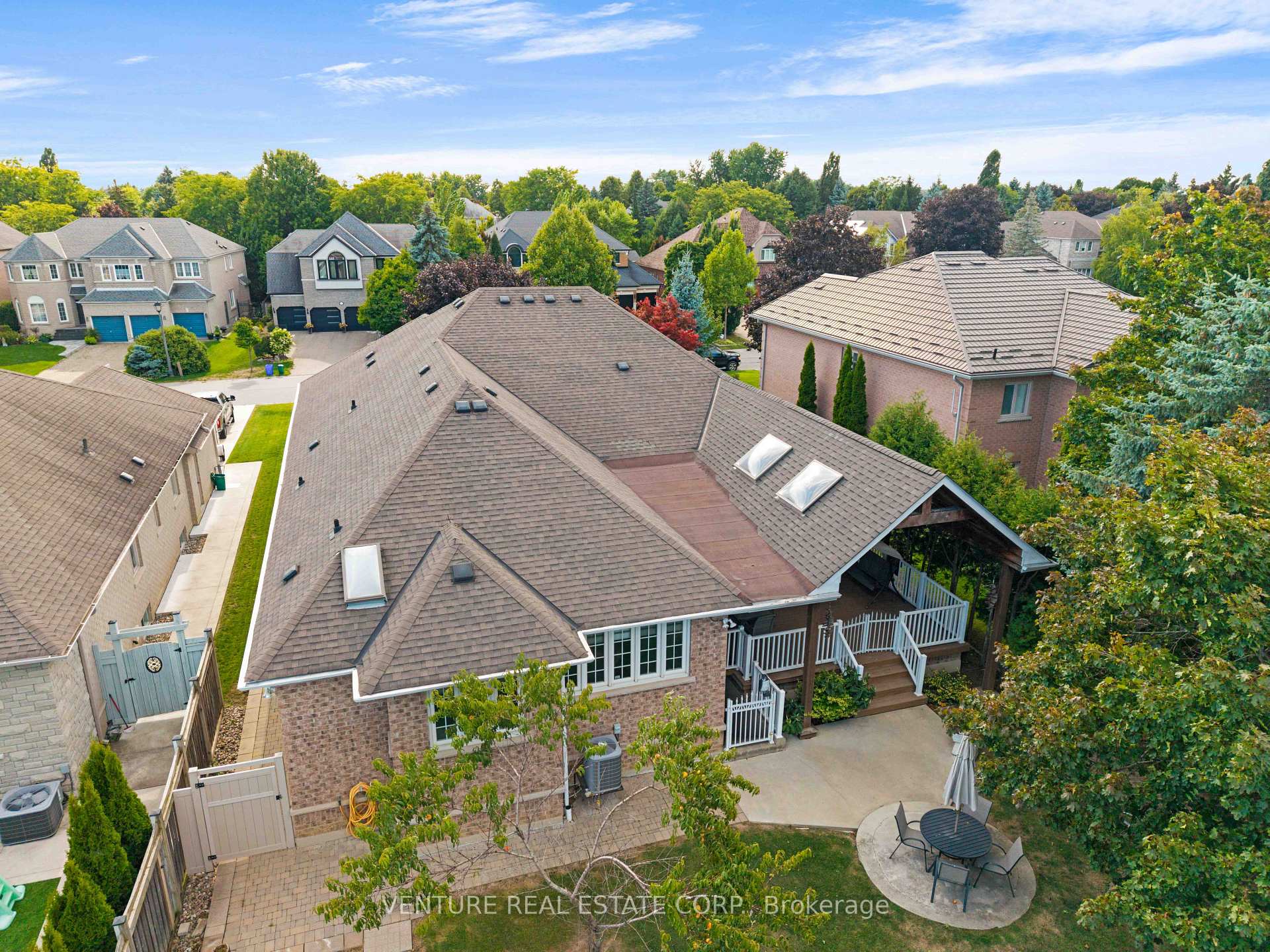 Photo 4 of 476 Westridge Drive, Vaughan, Kleinburg — HOMEH