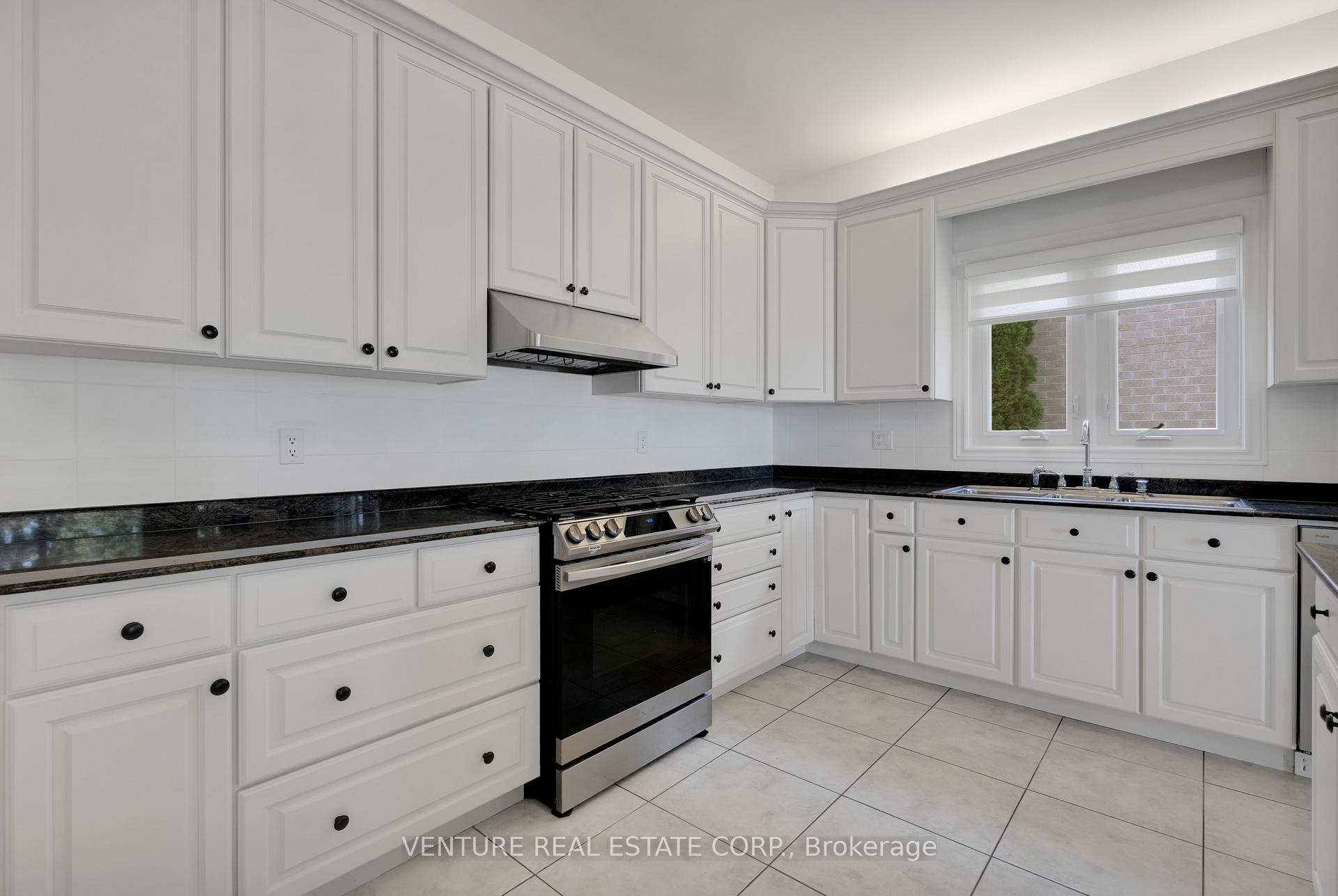 Photo 10 of 476 Westridge Drive, Vaughan, Kleinburg — HOMEH