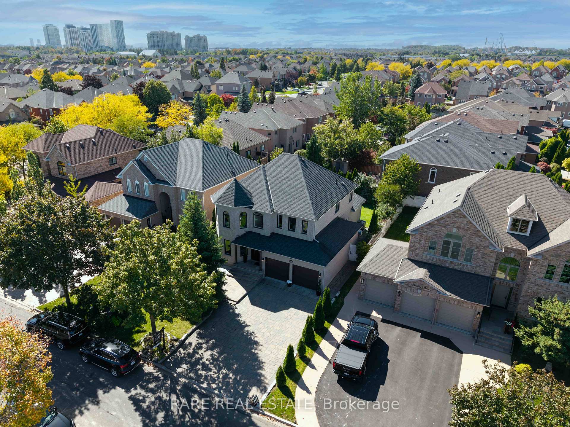 Photo 2 of 68 Kirkbride Crescent, Vaughan, Maple — HOMEH