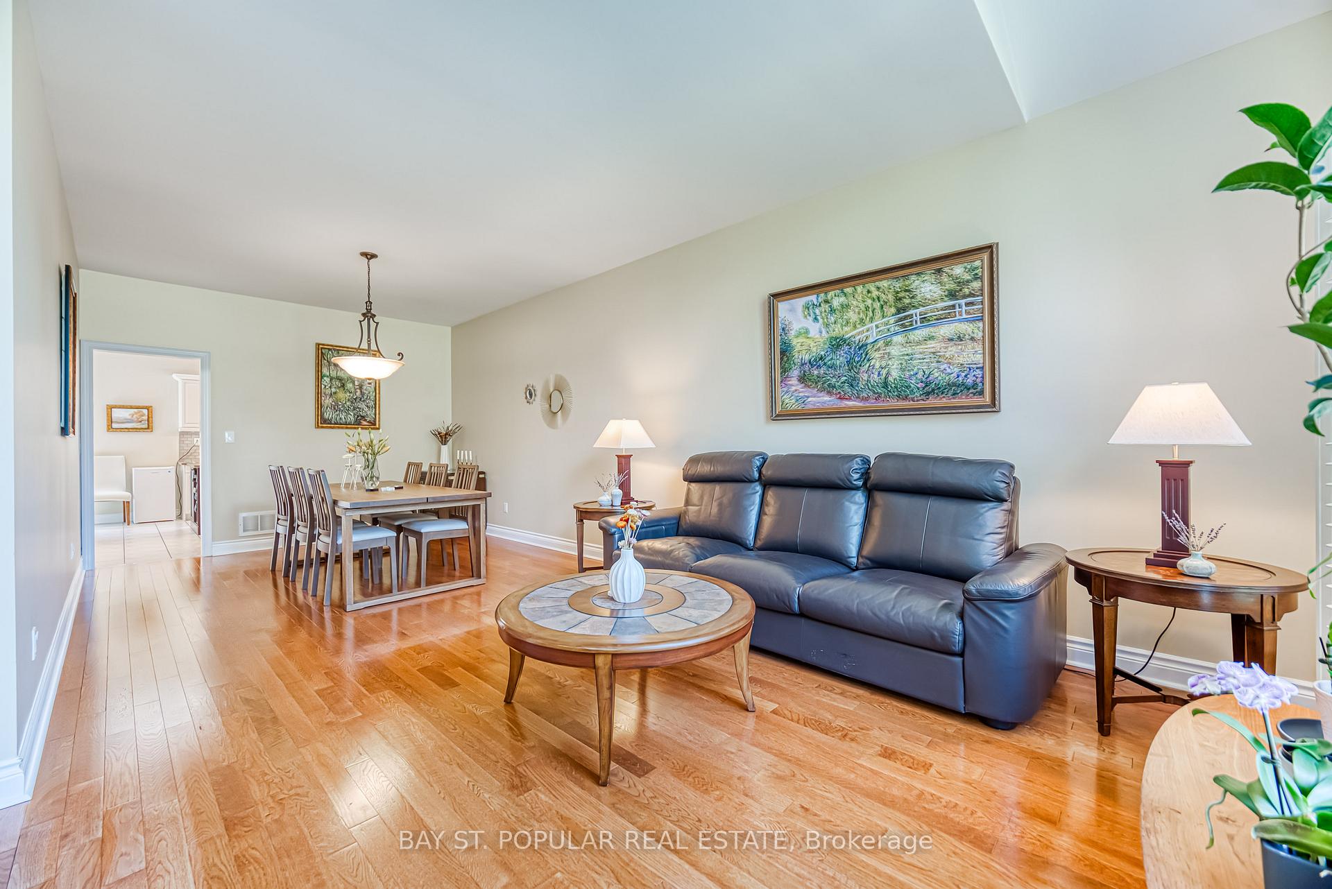 Photo 4 of 1 Hilldale Road, Aurora, Aurora Heights — HOMEH