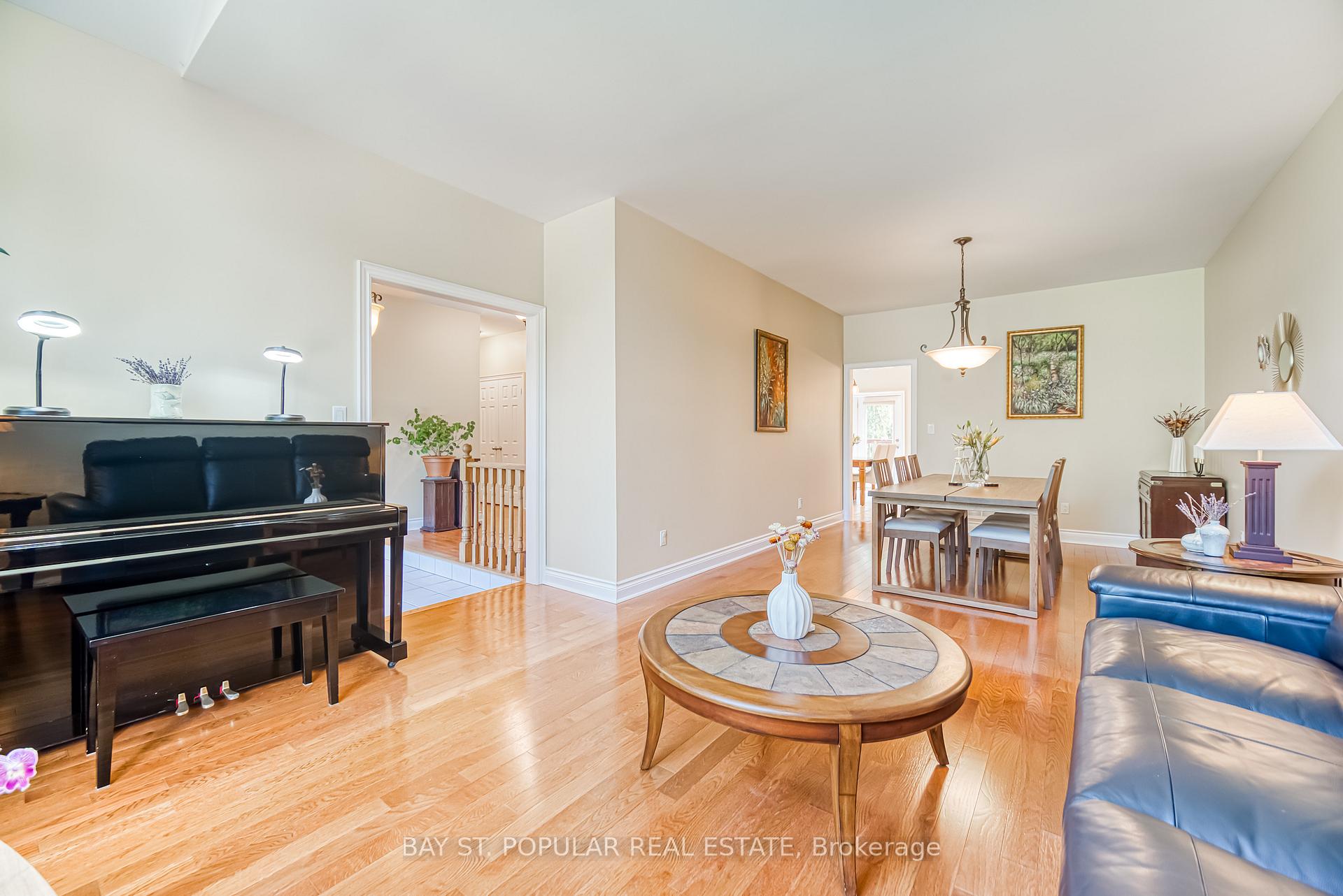 Photo 5 of 1 Hilldale Road, Aurora, Aurora Heights — HOMEH