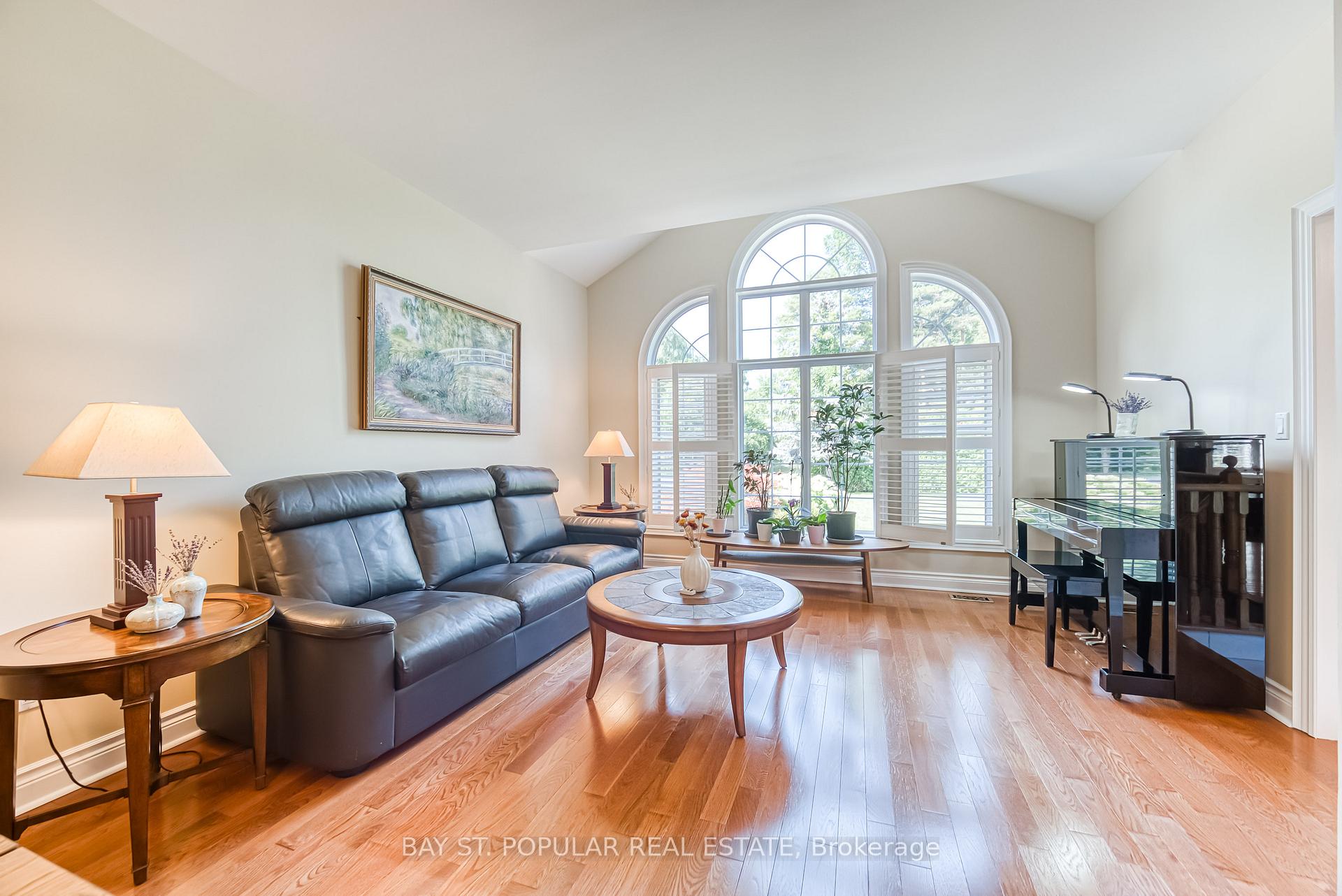 Photo 10 of 1 Hilldale Road, Aurora, Aurora Heights — HOMEH