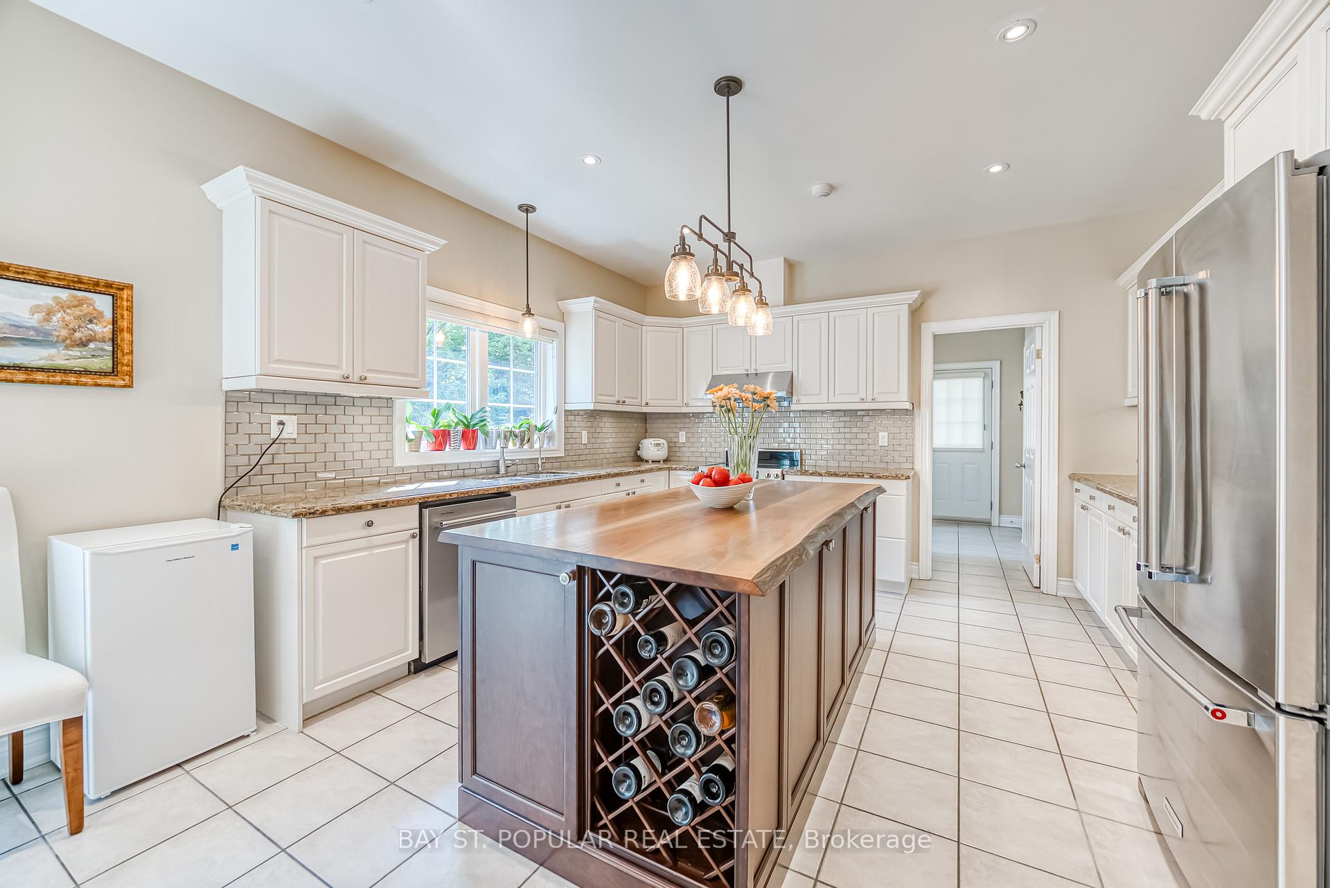 Photo 7 of 1 Hilldale Road, Aurora, Aurora Heights — HOMEH