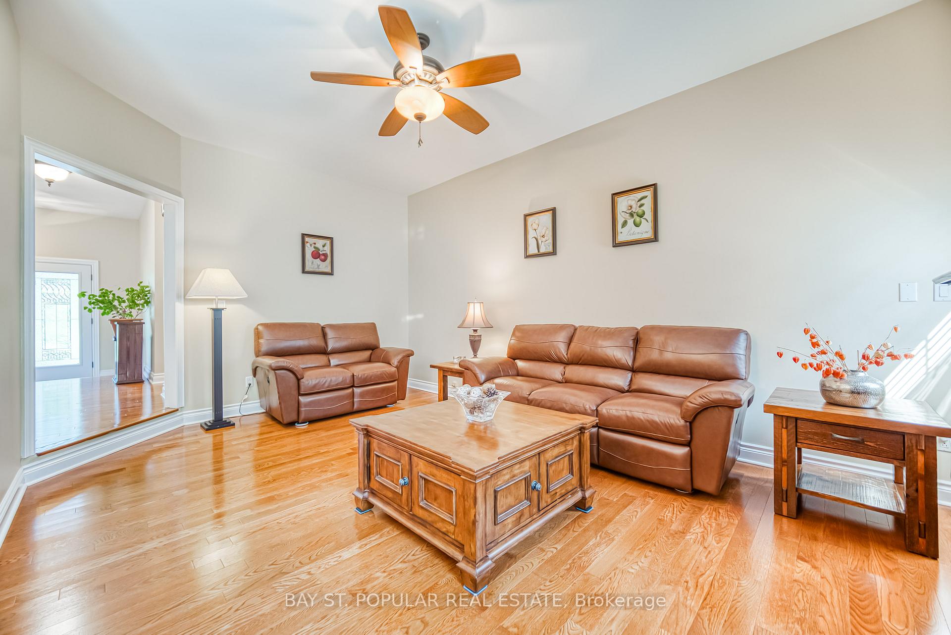 Photo 17 of 1 Hilldale Road, Aurora, Aurora Heights — HOMEH
