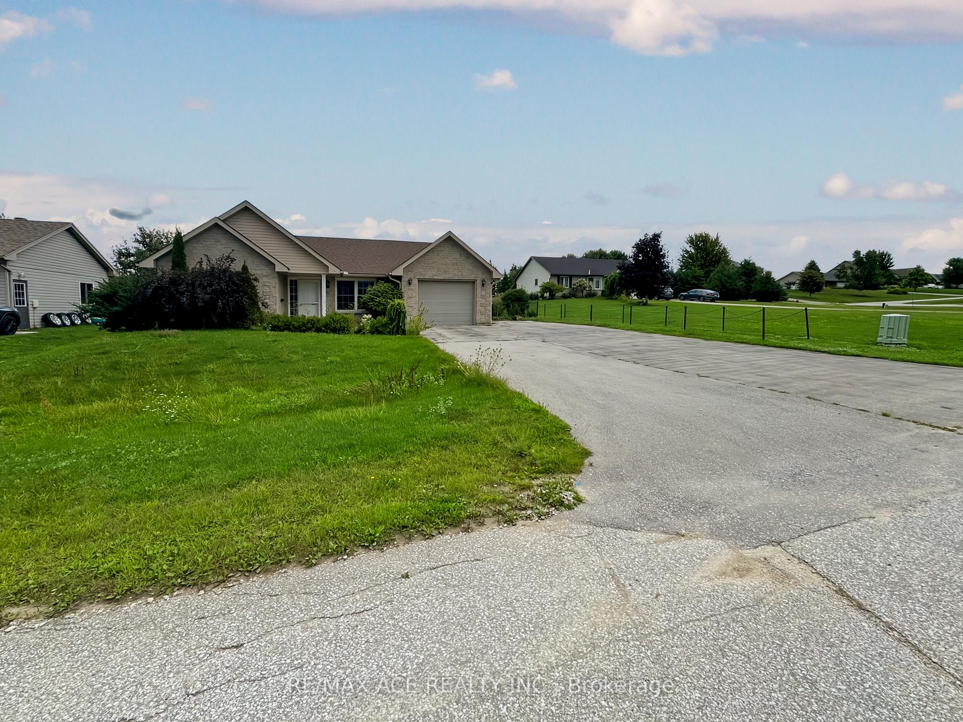 Photo 4 of 71 Heather Lynn Boulevard, Arran-Elderslie — HOMEH
