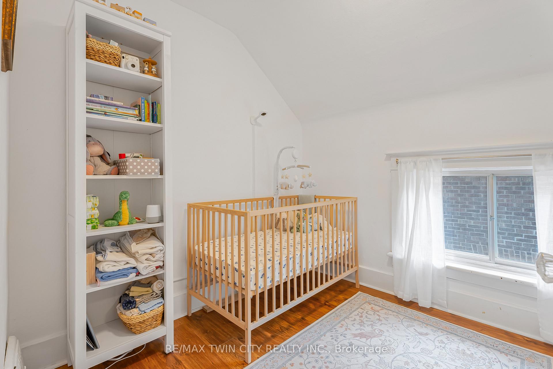 Photo 10 of 35 Moore Avenue N, Waterloo — HOMEH