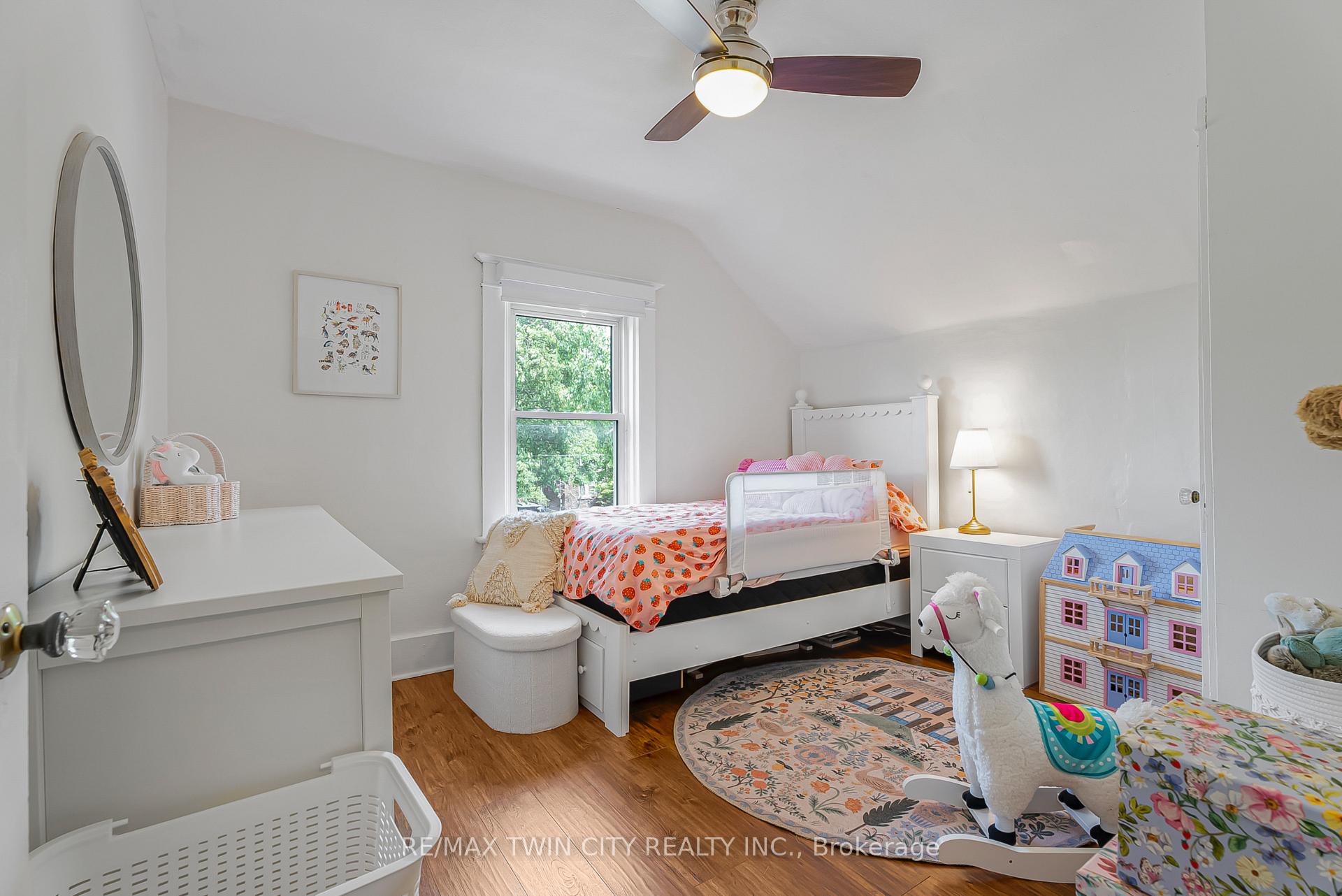 Photo 11 of 35 Moore Avenue N, Waterloo — HOMEH