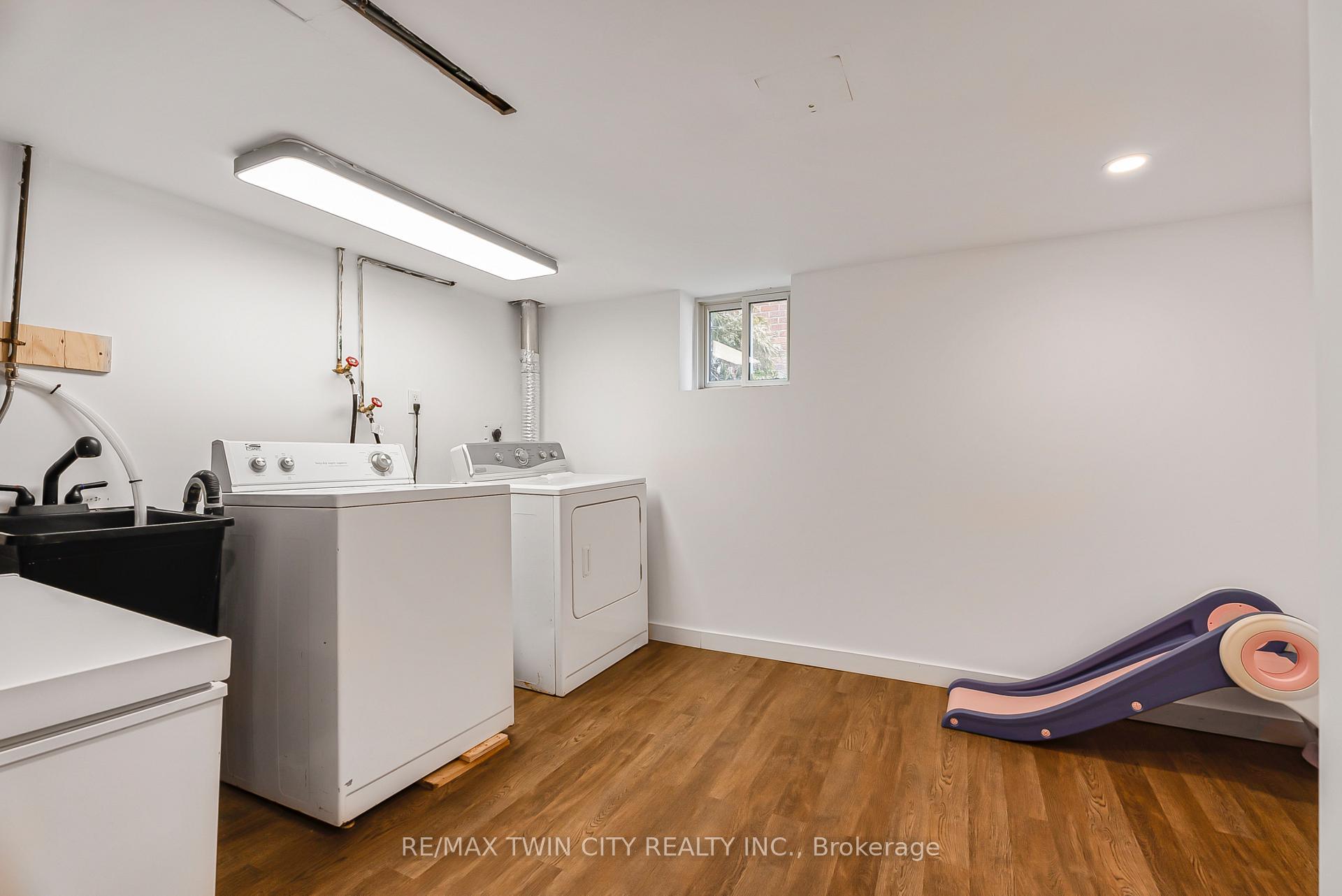 Photo 16 of 35 Moore Avenue N, Waterloo — HOMEH