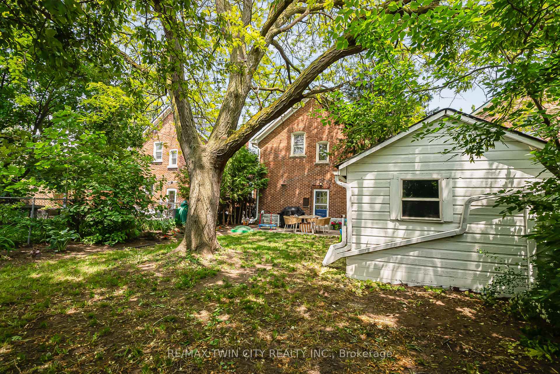 Photo 20 of 35 Moore Avenue N, Waterloo — HOMEH