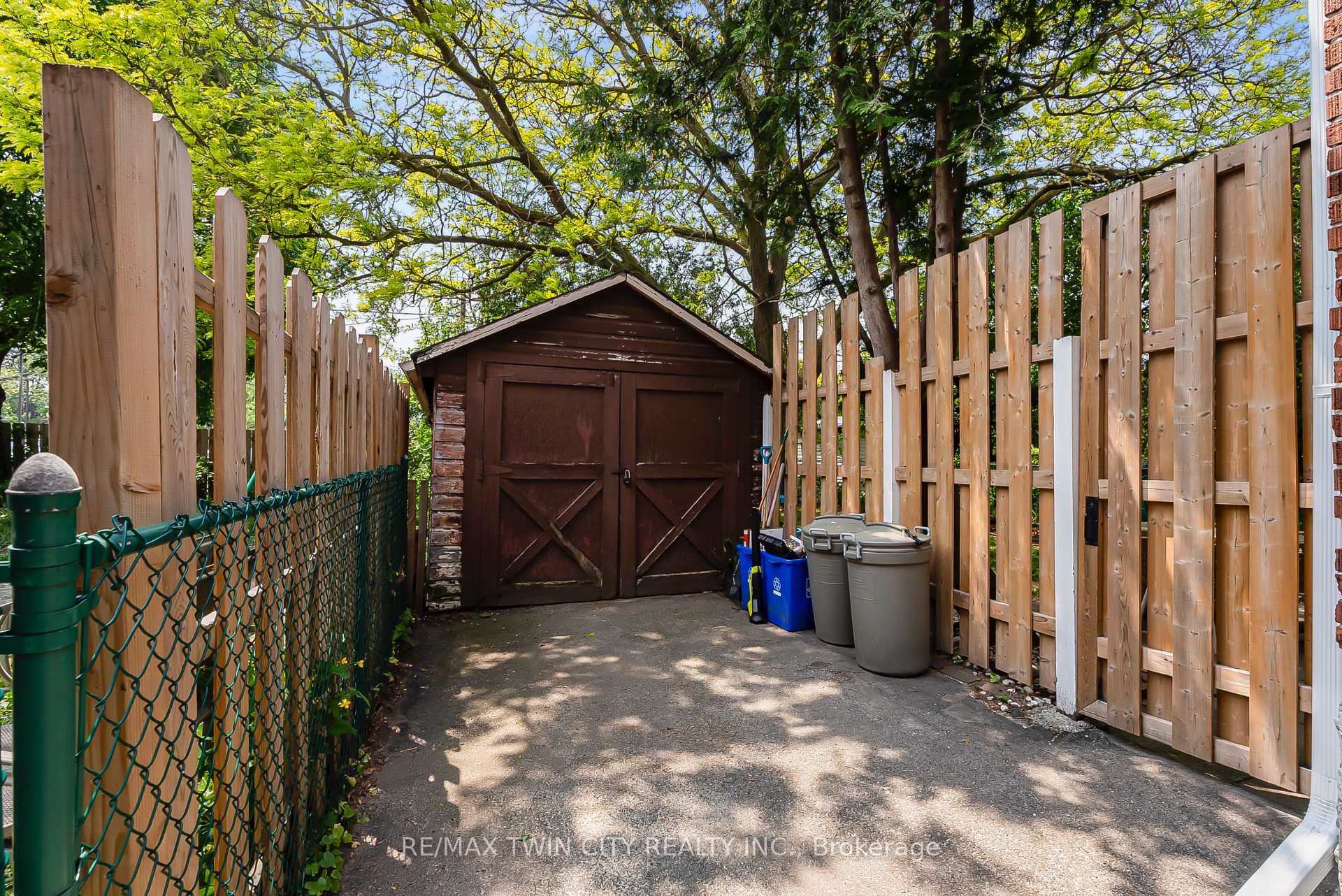 Photo 22 of 35 Moore Avenue N, Waterloo — HOMEH