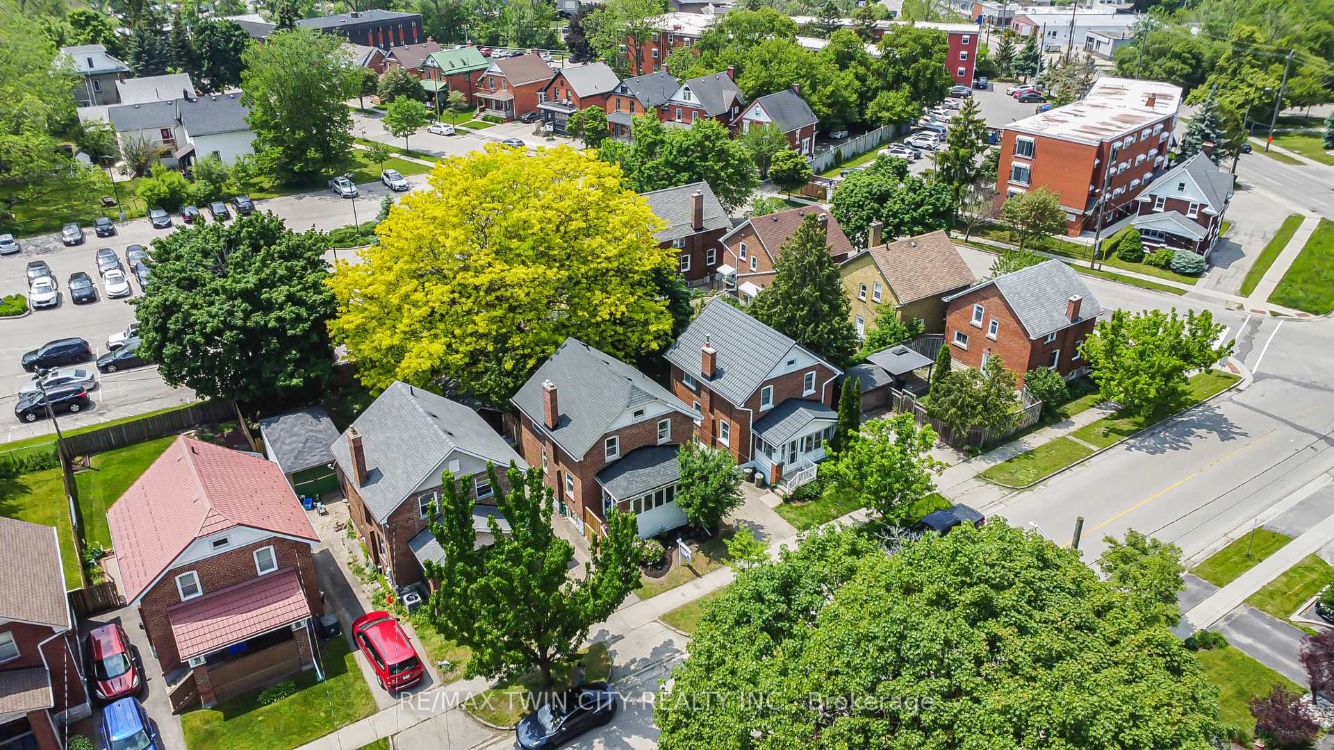 Photo 24 of 35 Moore Avenue N, Waterloo — HOMEH