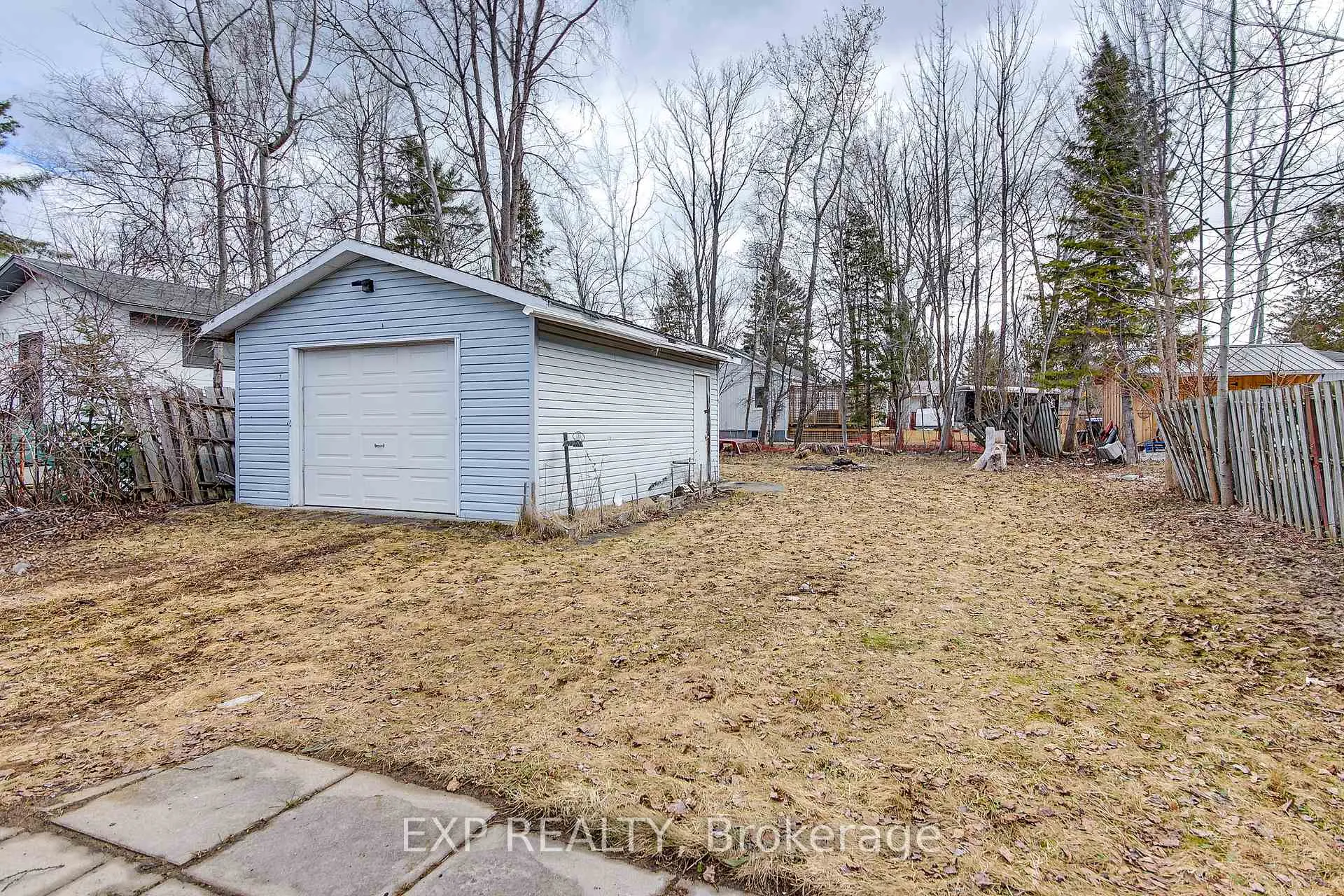 Photo 11 of 7 60th Street S, Wasaga Beach — HOMEH