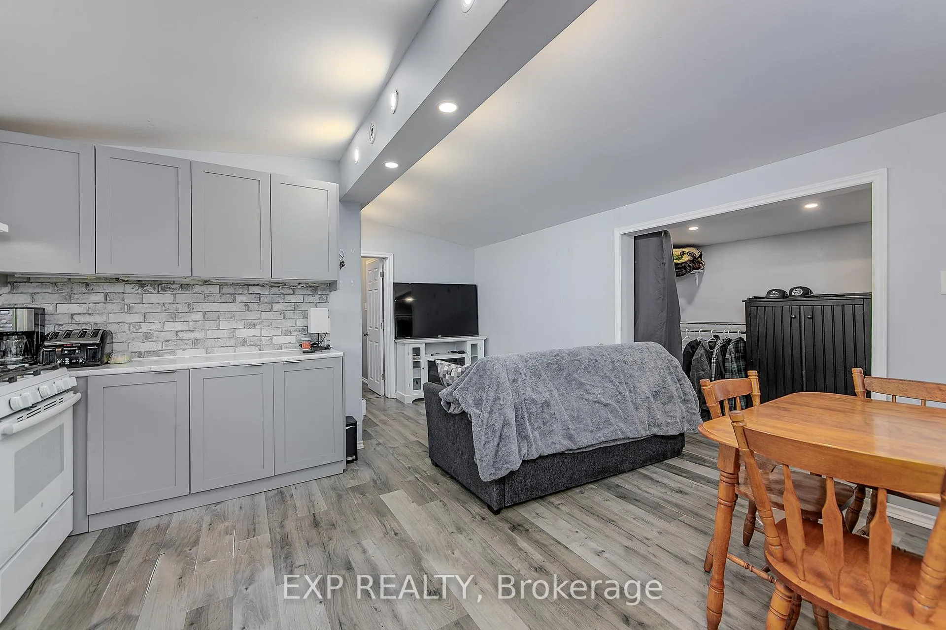 Photo 20 of 7 60th Street S, Wasaga Beach — HOMEH