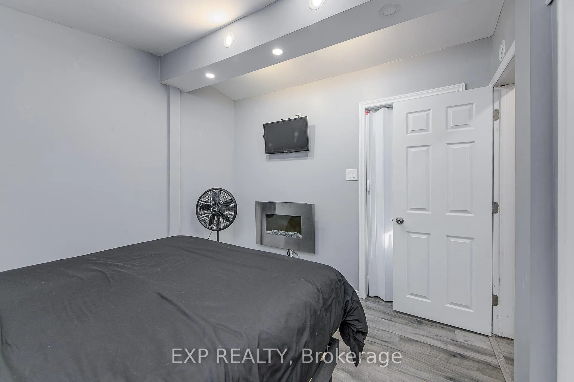Photo 34 of 7 60th Street S, Wasaga Beach — HOMEH