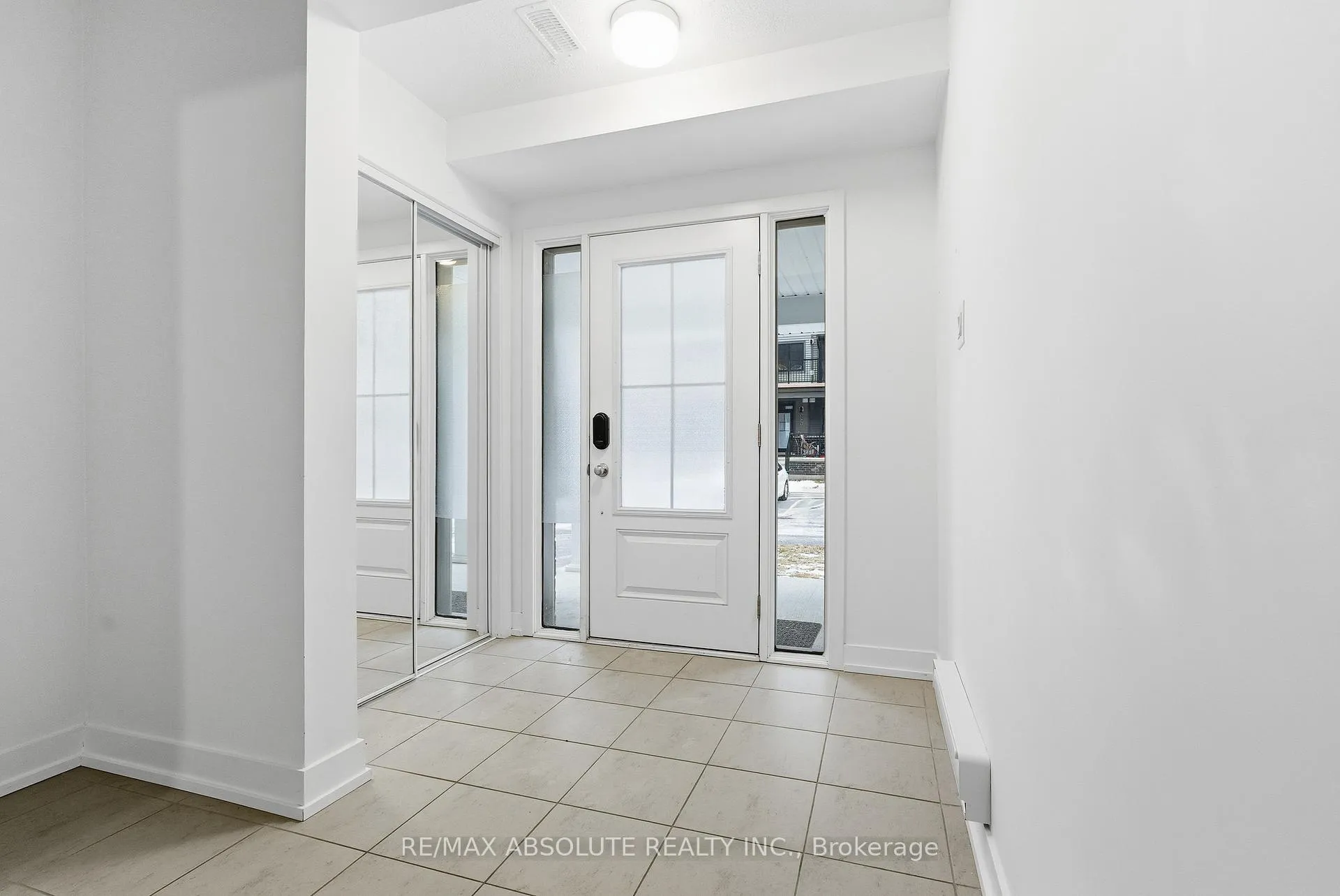 Photo 3 of 289 Anyolite Private, Ottawa, Barrhaven - Heritage Park — HOMEH