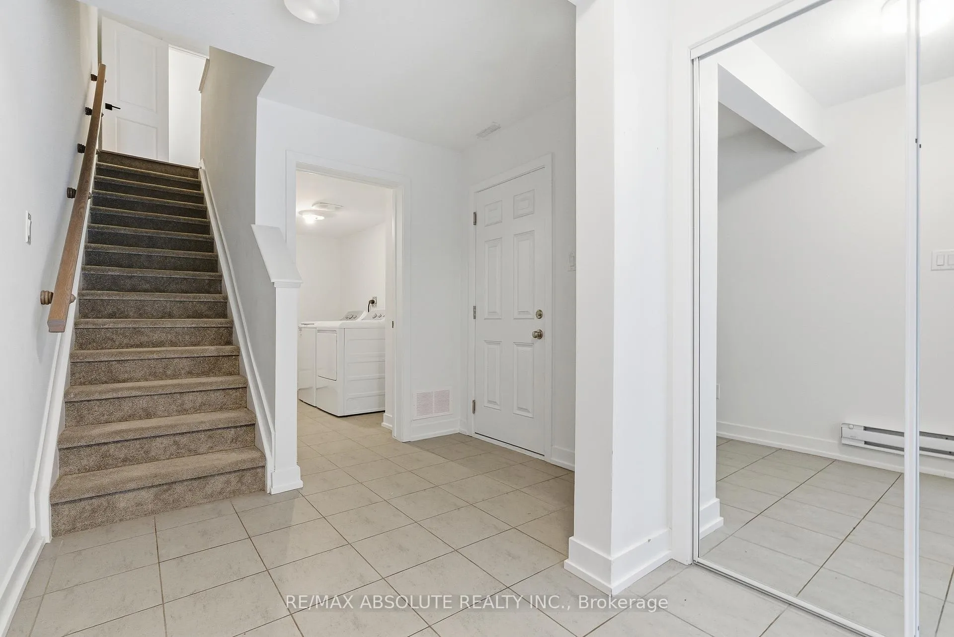 Photo 4 of 289 Anyolite Private, Ottawa, Barrhaven - Heritage Park — HOMEH