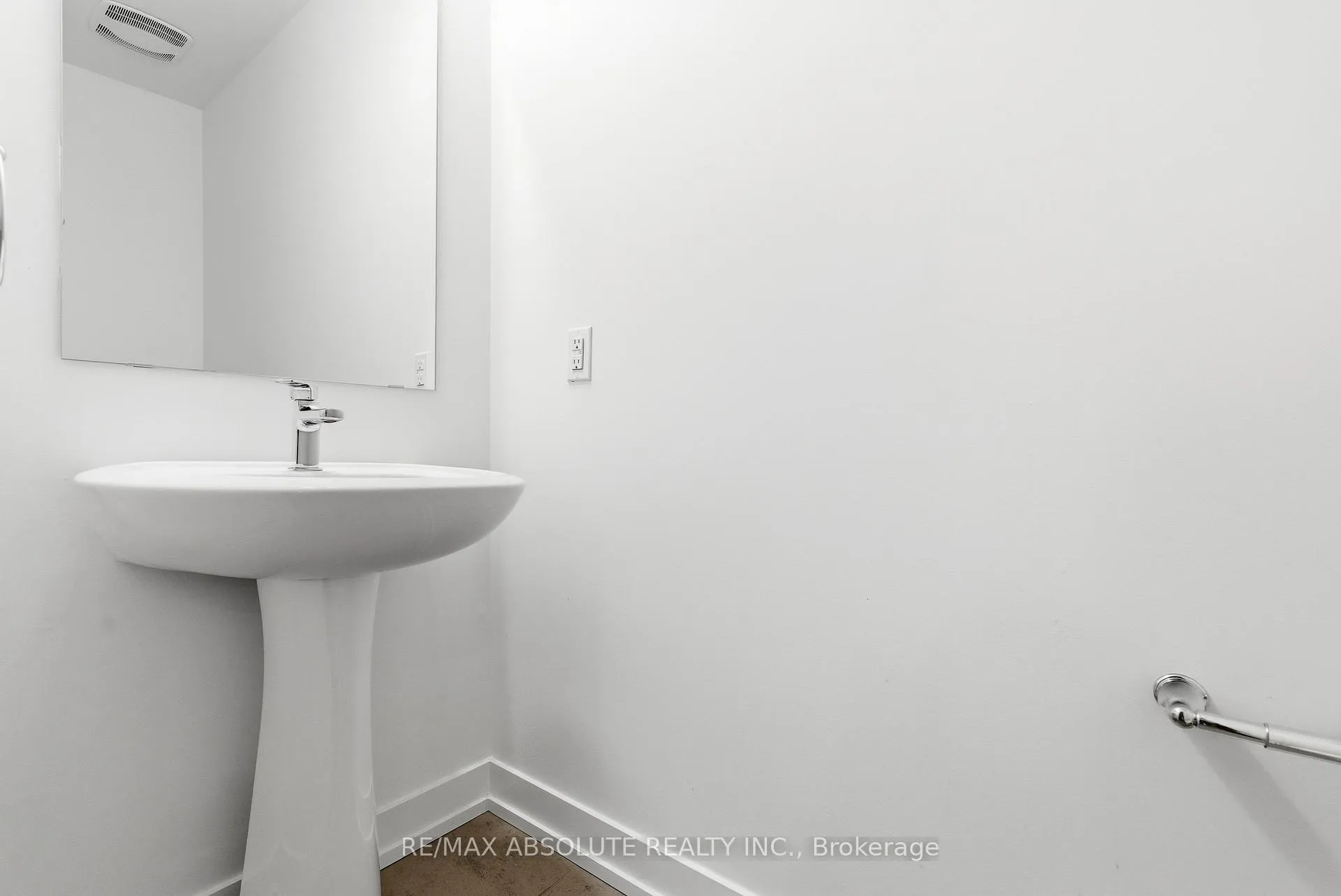 Photo 6 of 289 Anyolite Private, Ottawa, Barrhaven - Heritage Park — HOMEH