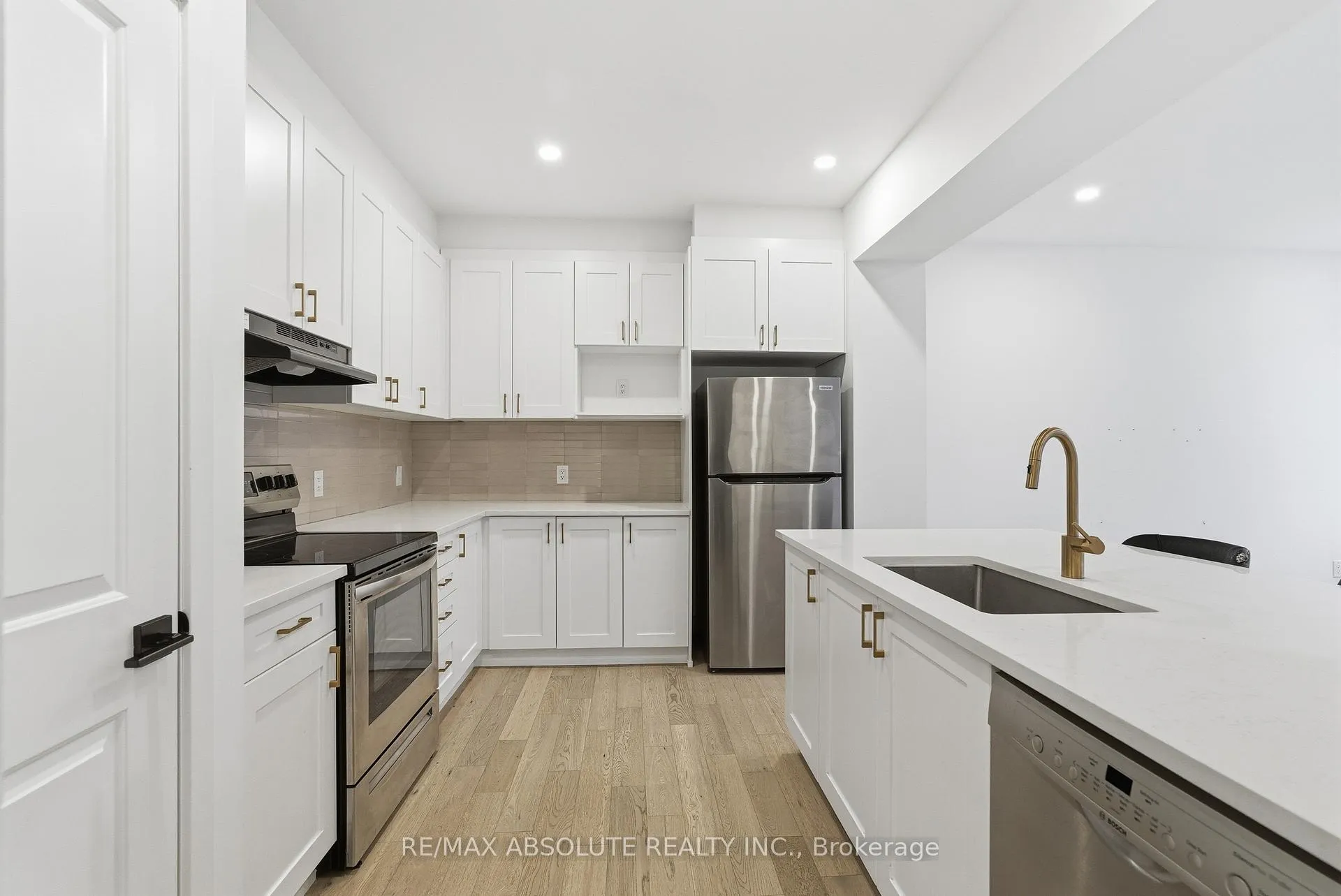 Photo 7 of 289 Anyolite Private, Ottawa, Barrhaven - Heritage Park — HOMEH