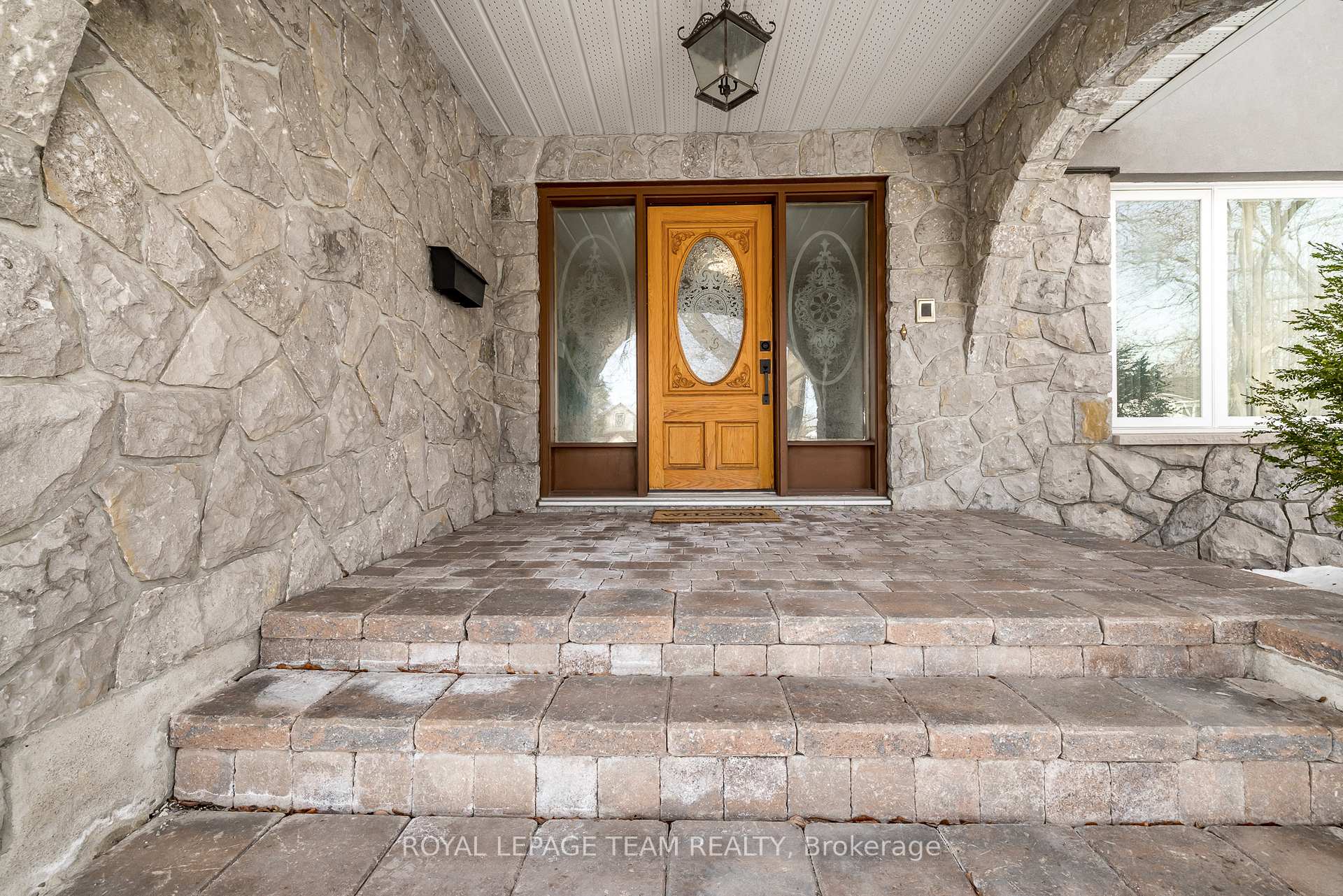 Photo 3 of 304 Mountbatten Avenue, Ottawa, Alta Vista/Faircrest Heights — HOMEH