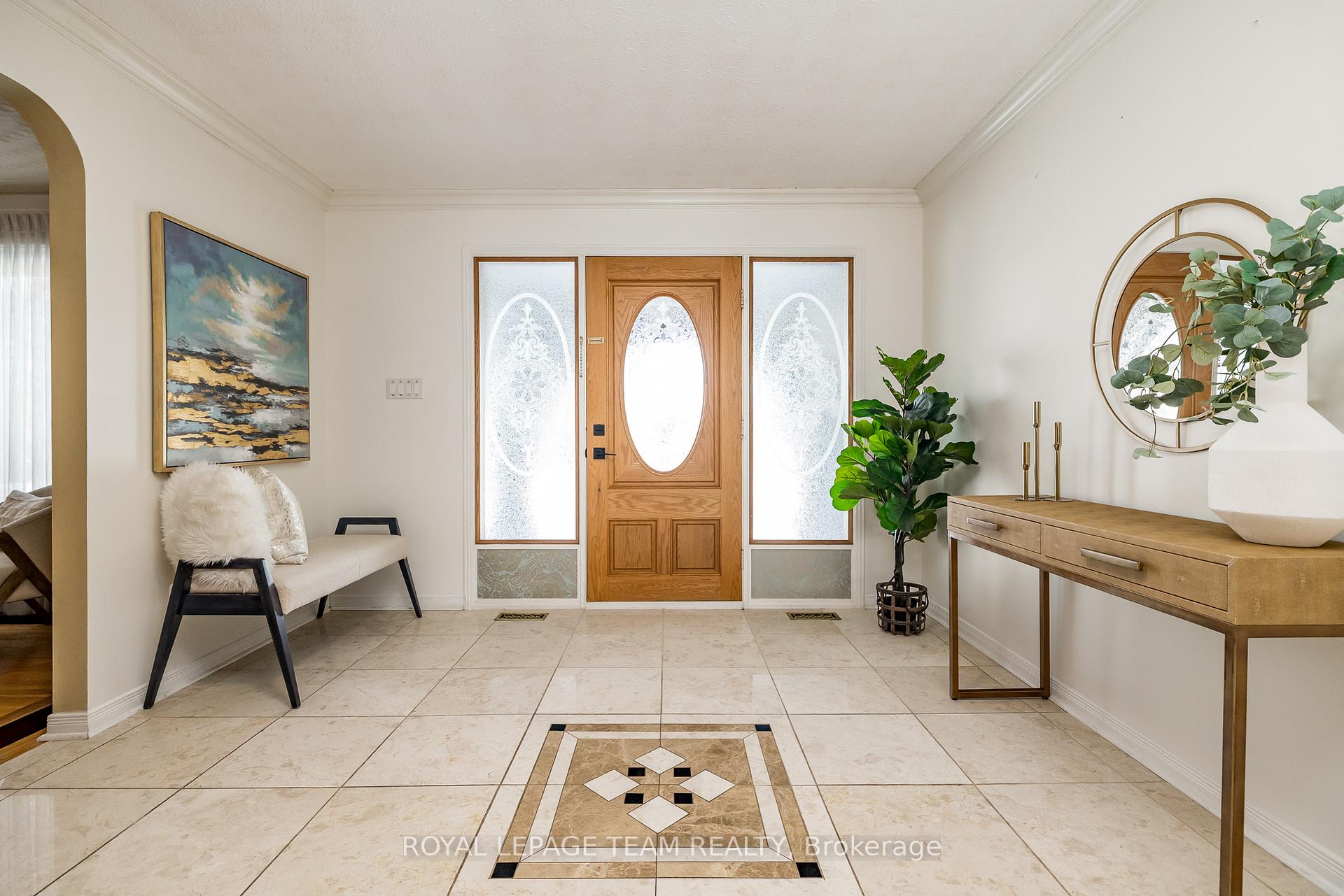 Photo 2 of 304 Mountbatten Avenue, Ottawa, Alta Vista/Faircrest Heights — HOMEH