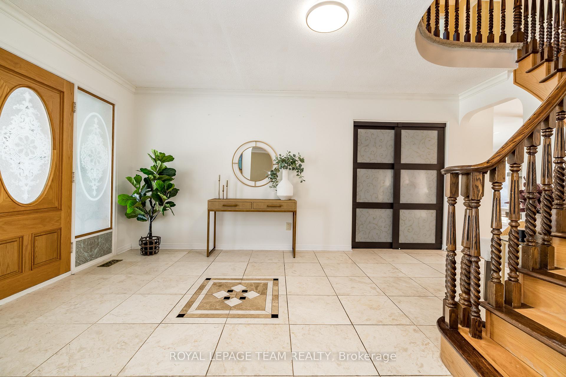 Photo 5 of 304 Mountbatten Avenue, Ottawa, Alta Vista/Faircrest Heights — HOMEH