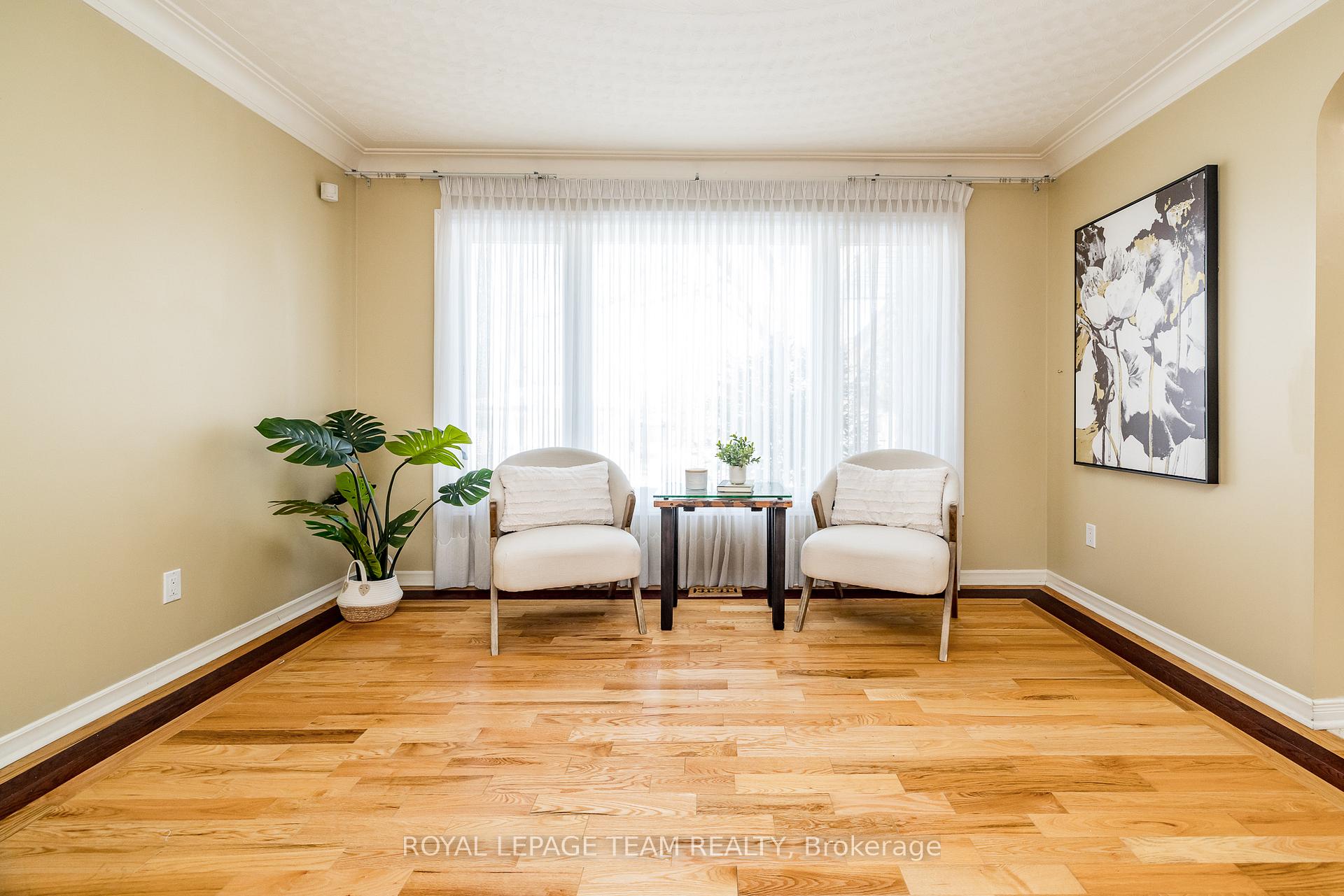 Photo 4 of 304 Mountbatten Avenue, Ottawa, Alta Vista/Faircrest Heights — HOMEH