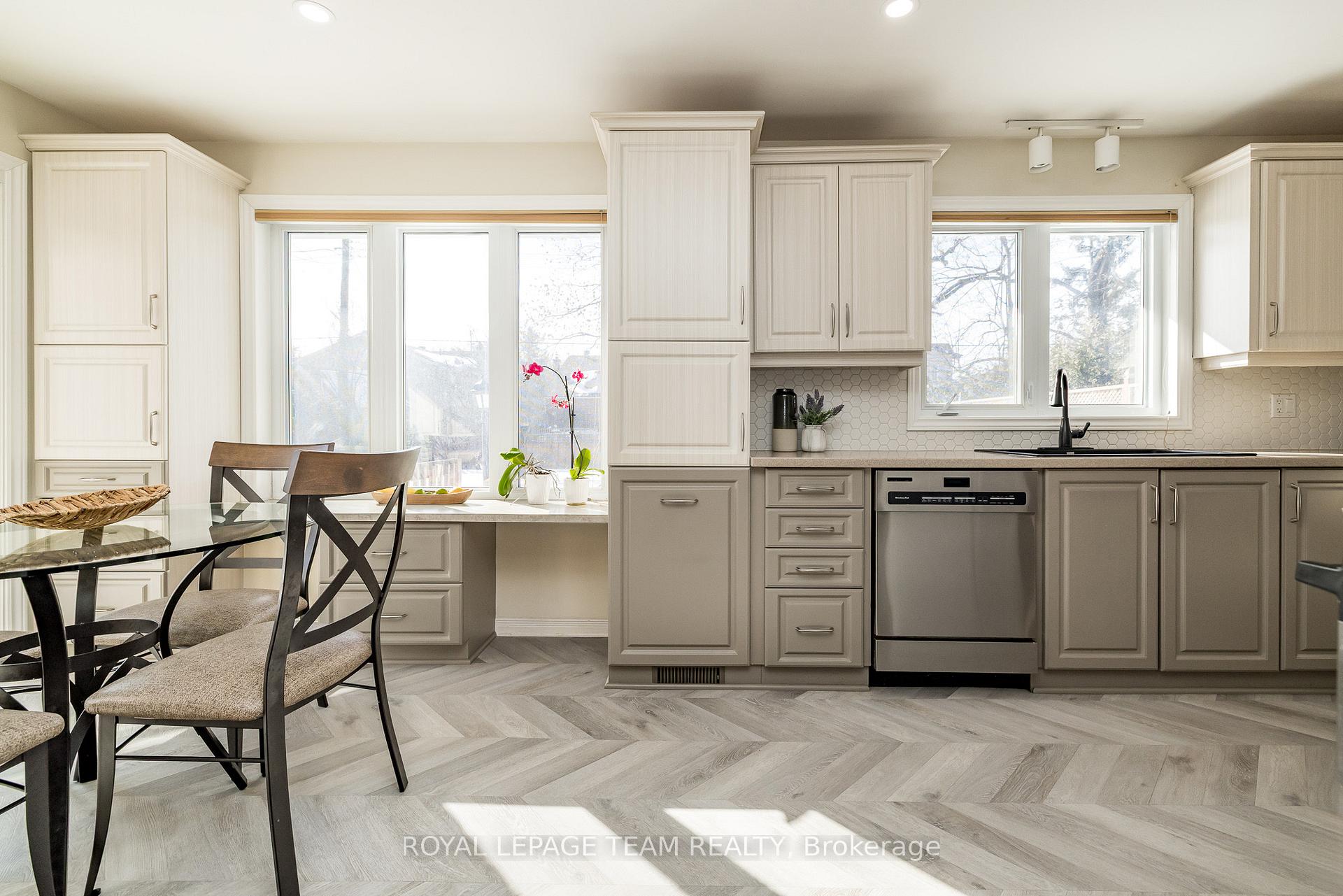 Photo 8 of 304 Mountbatten Avenue, Ottawa, Alta Vista/Faircrest Heights — HOMEH