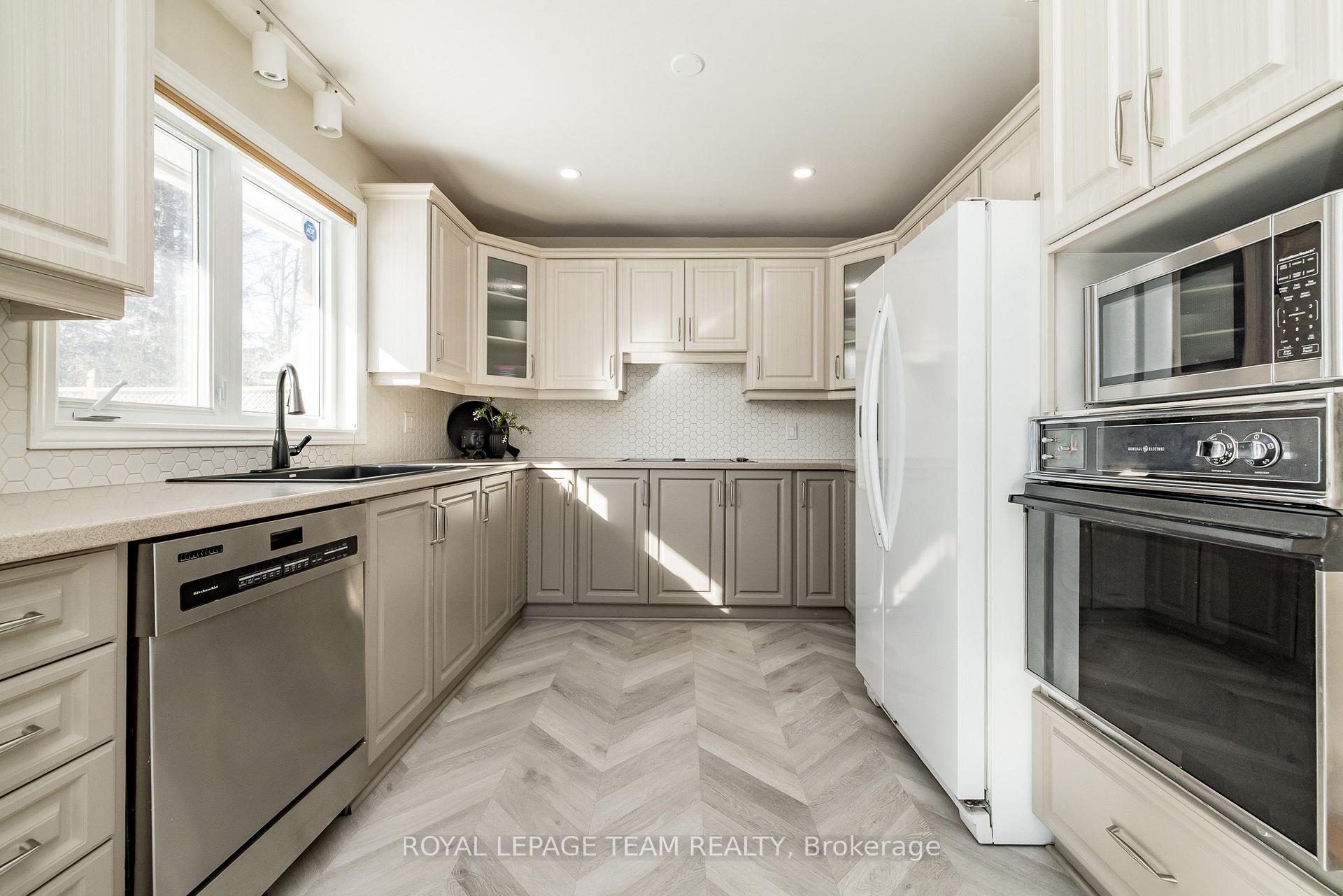 Photo 18 of 304 Mountbatten Avenue, Ottawa, Alta Vista/Faircrest Heights — HOMEH