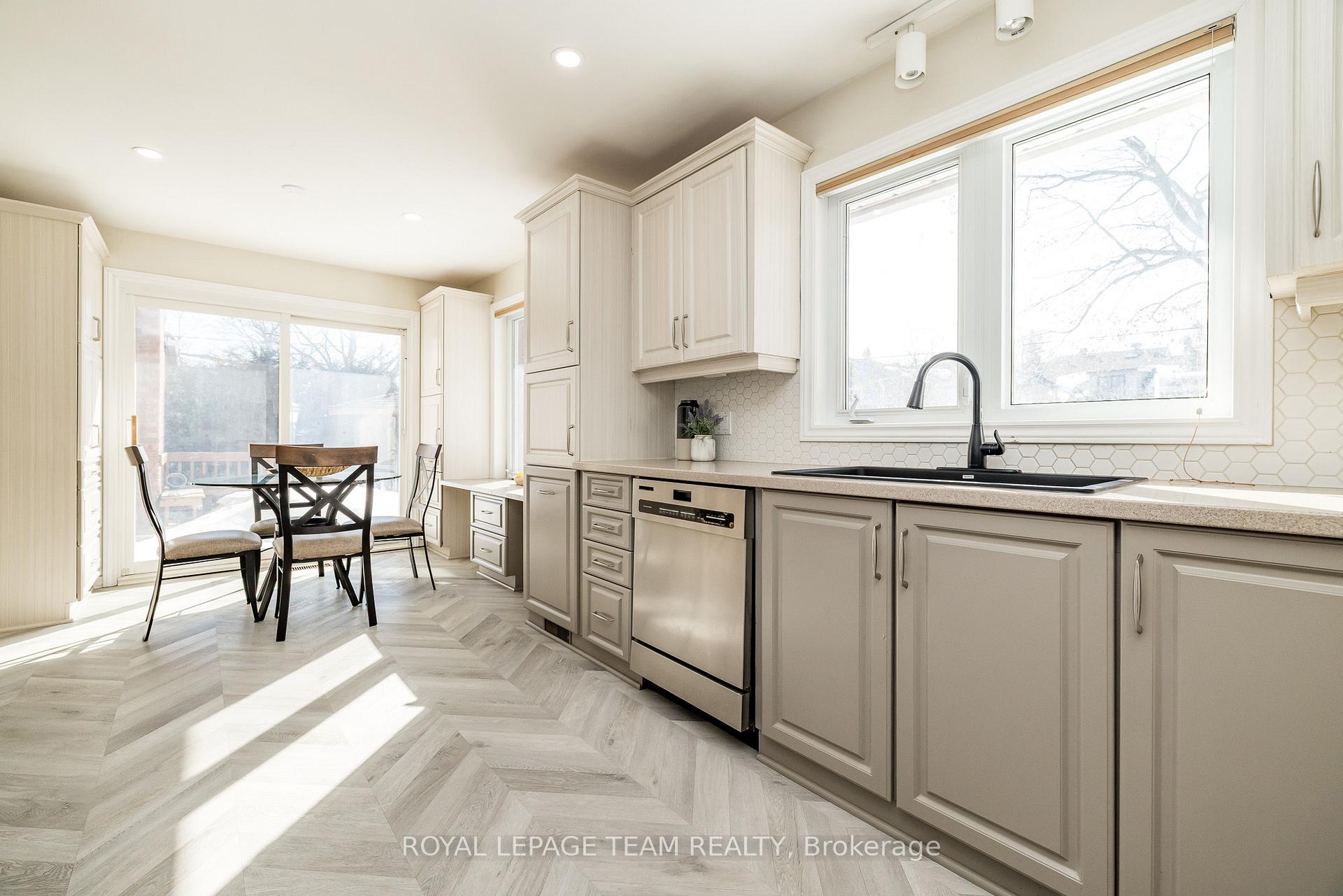 Photo 12 of 304 Mountbatten Avenue, Ottawa, Alta Vista/Faircrest Heights — HOMEH