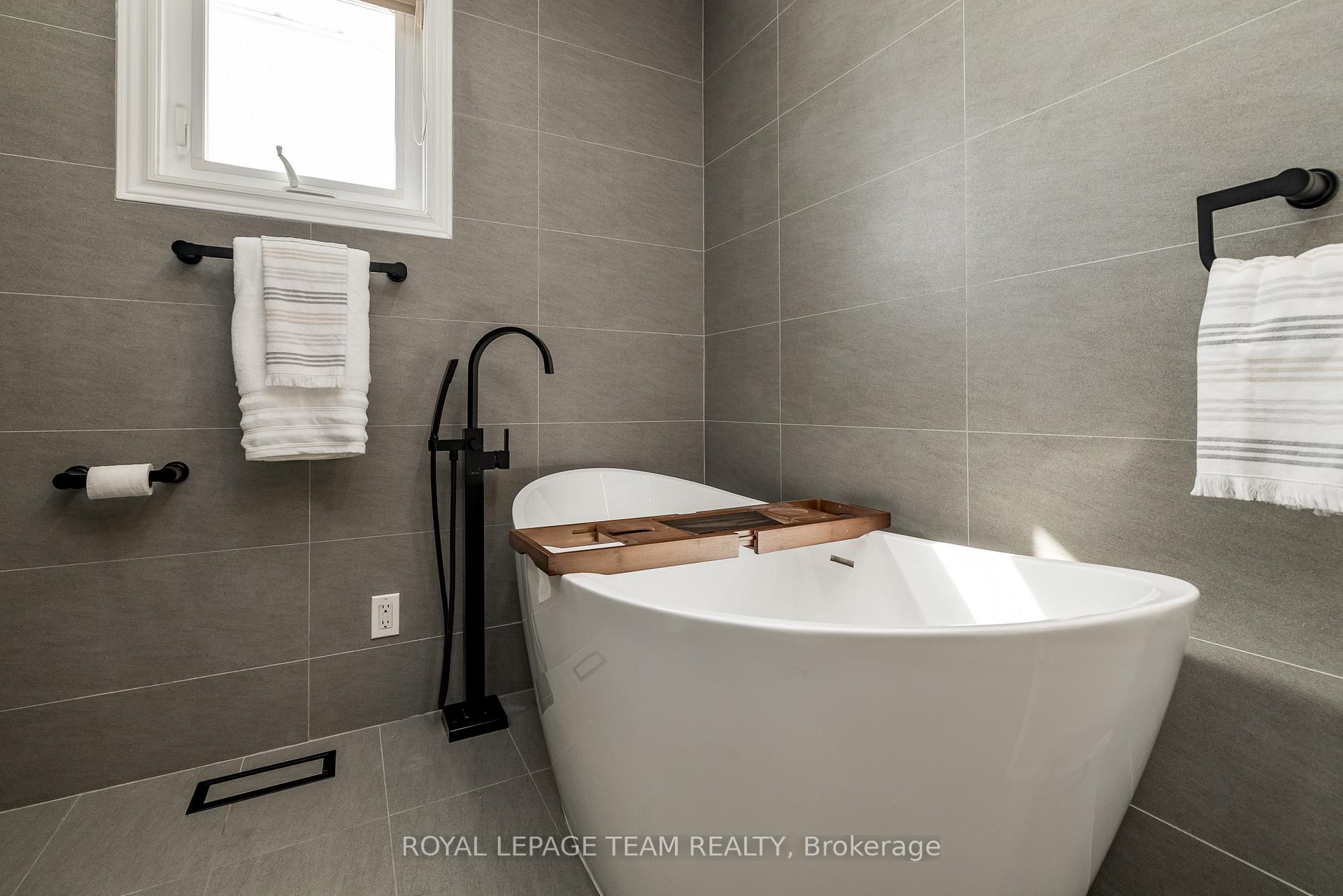 Photo 25 of 304 Mountbatten Avenue, Ottawa, Alta Vista/Faircrest Heights — HOMEH