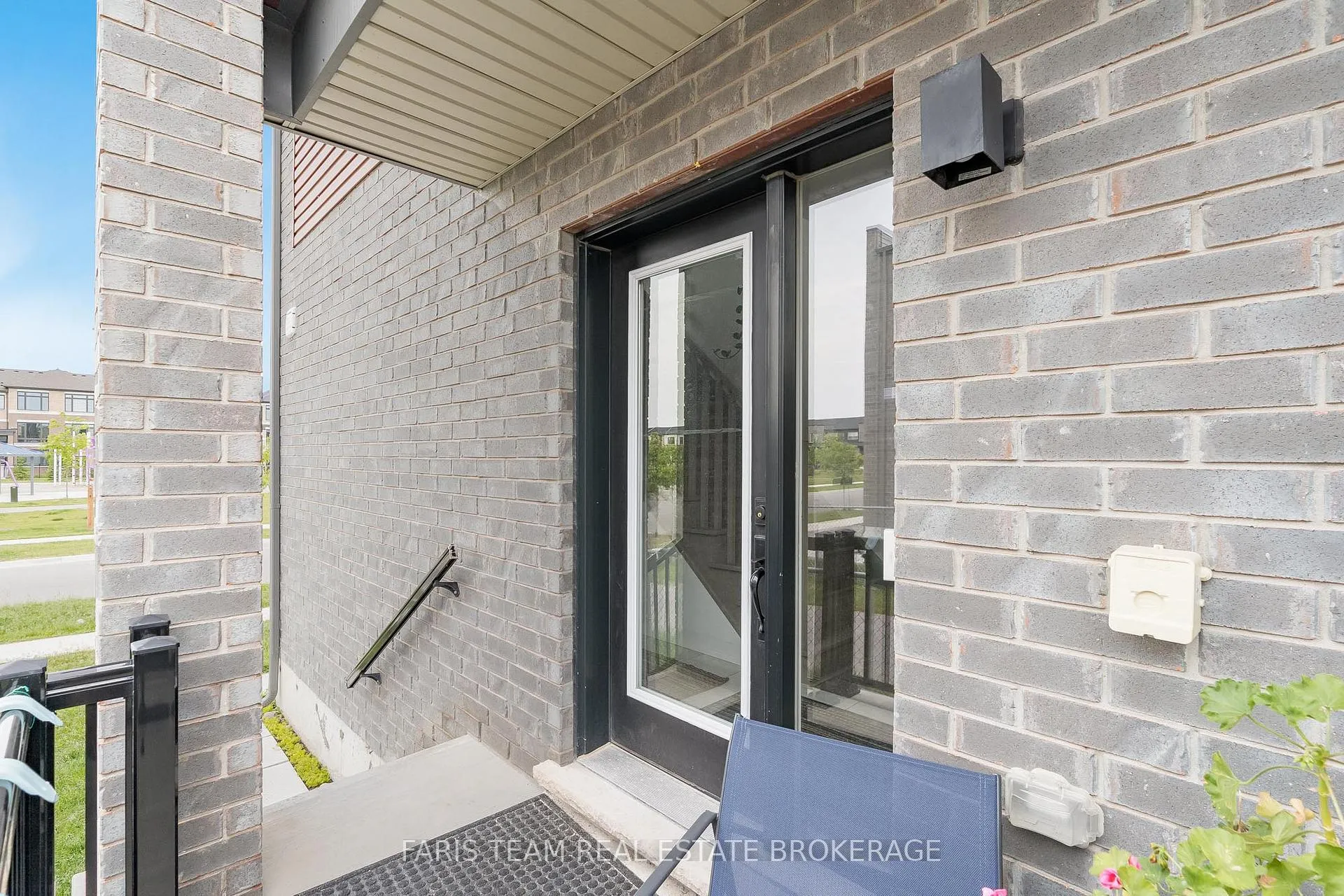 Photo 5 of 97 Gateland Drive, Barrie, Painswick South — HOMEH